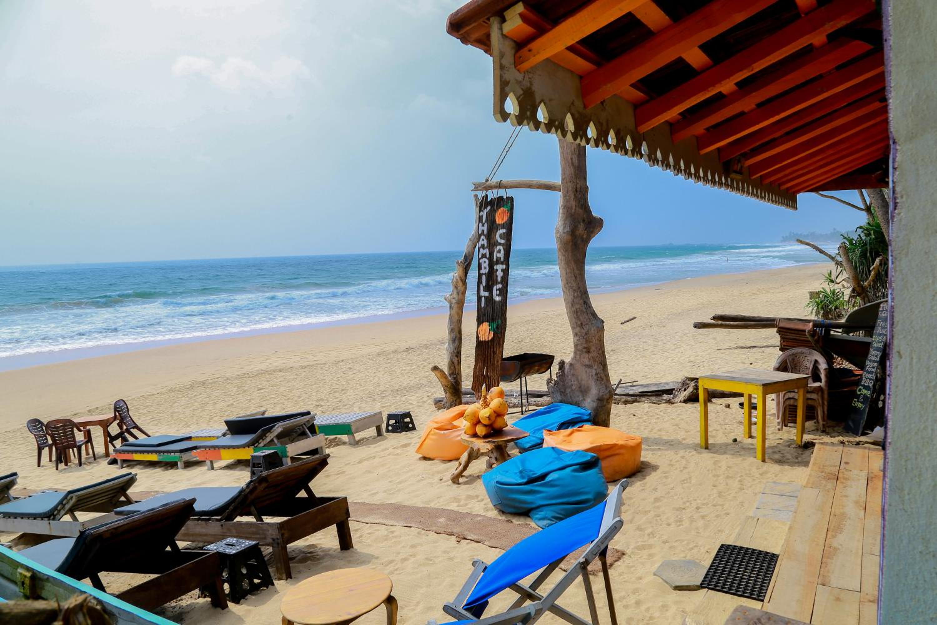 thambili beach room Hikkaduwa