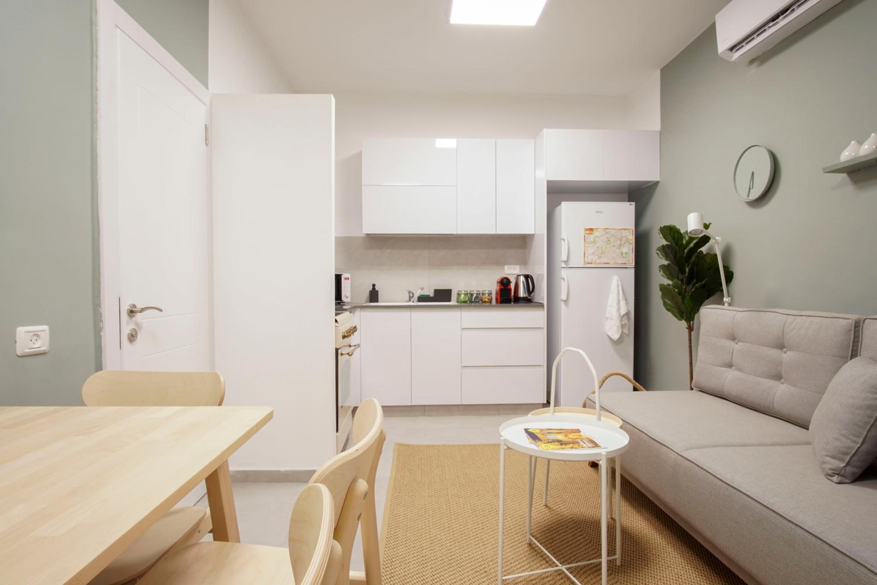 Jerusalem market apartment view 5