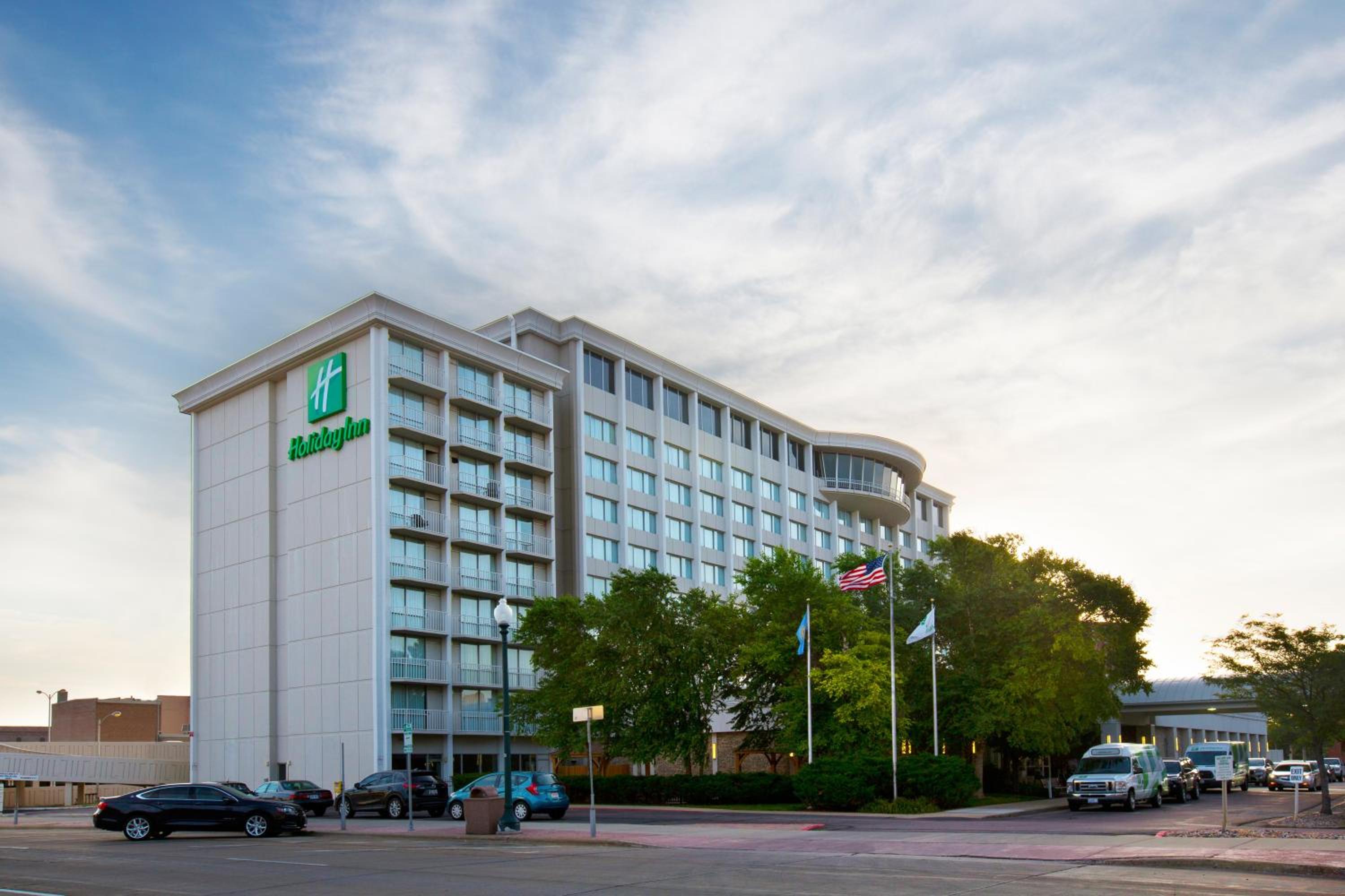 Hotel Holiday Inn Sioux Falls-City Center, an IHG Hotel - Image 1