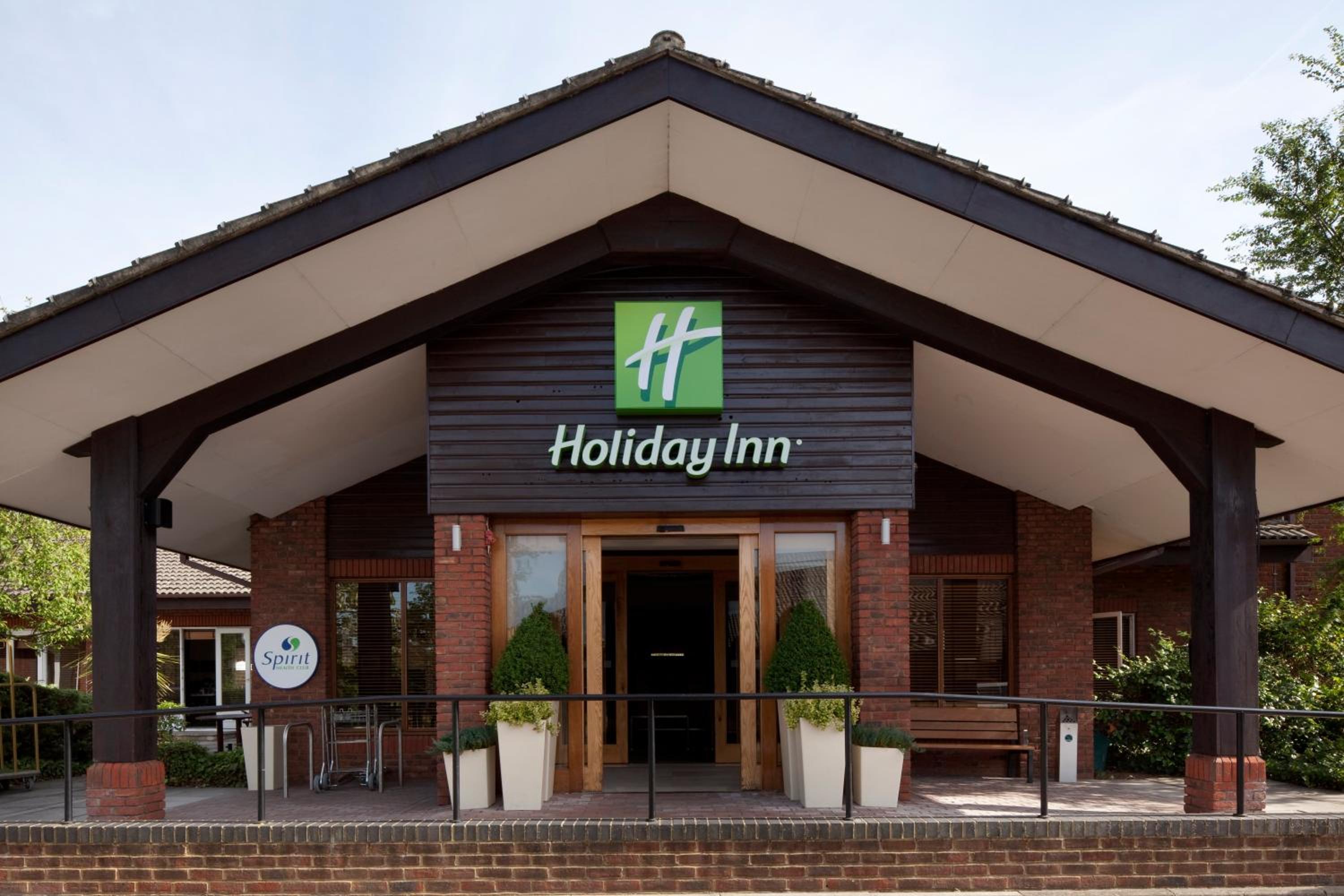 Guildford Vacations - Holiday Inn Guildford, an IHG Hotel - Property Image 1