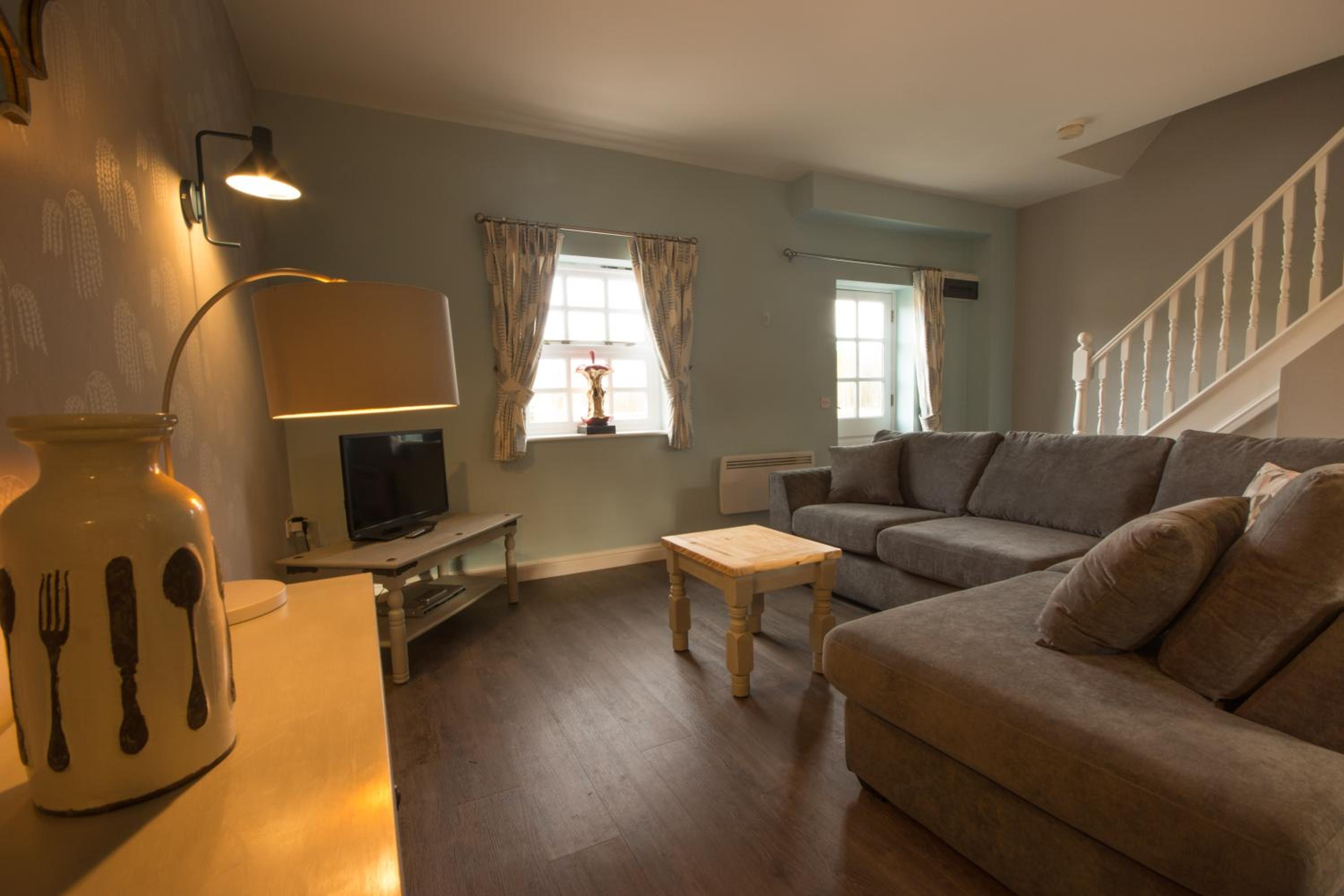 Peveril Cottage - Darwin Lake Holiday Village view 3