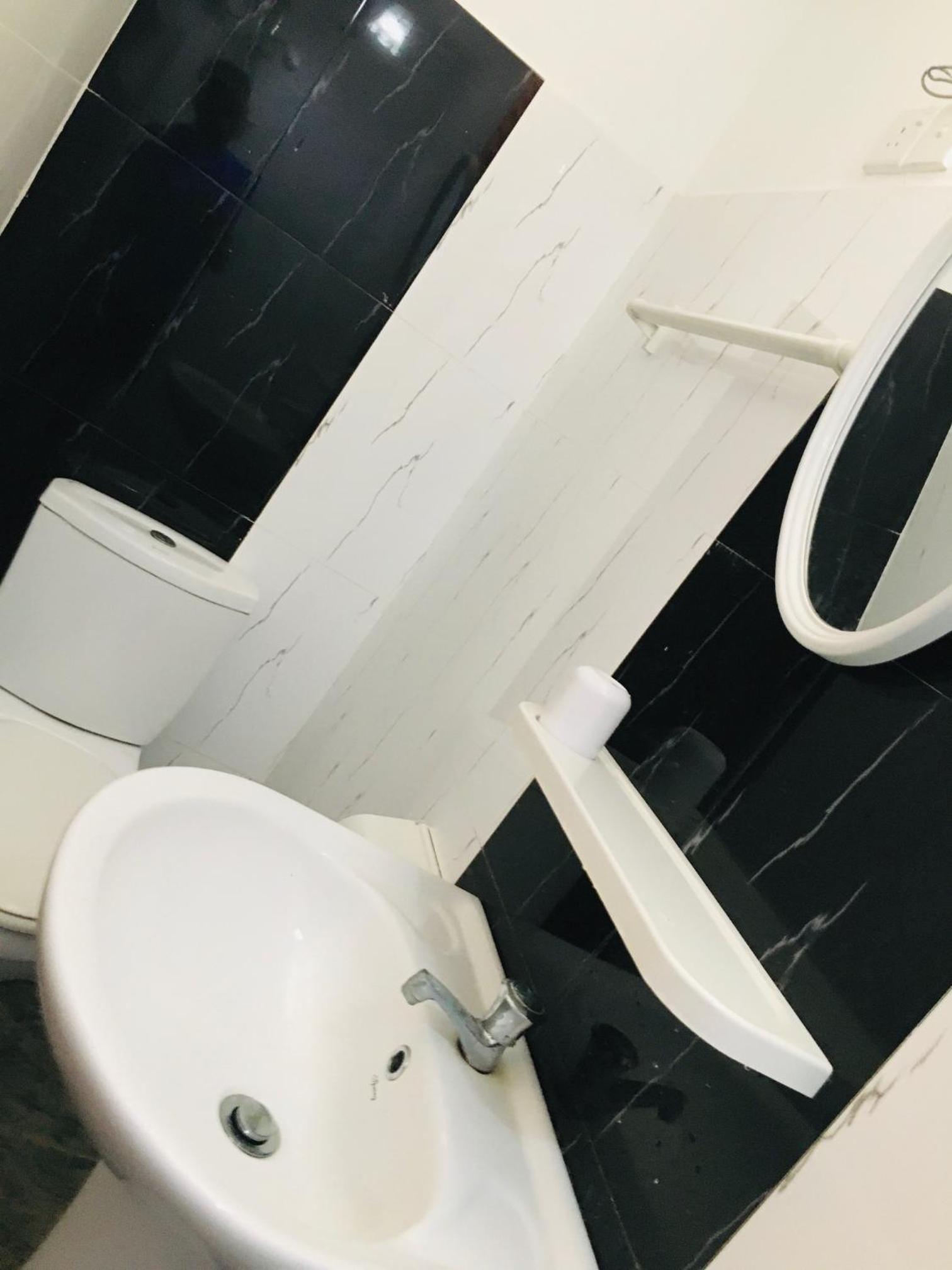 White Oceanic Guest & Restaurant