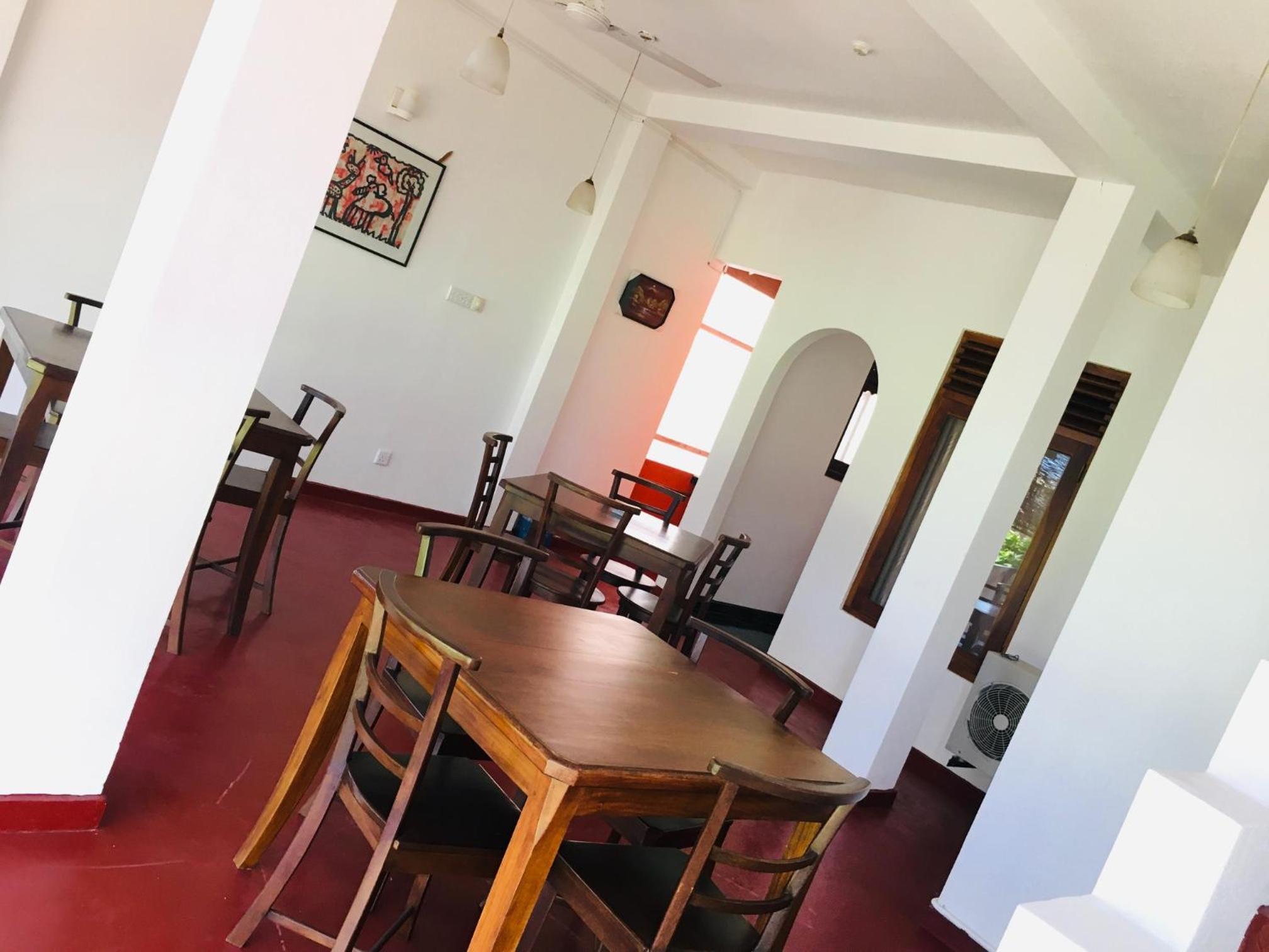 White Oceanic Guest & Restaurant