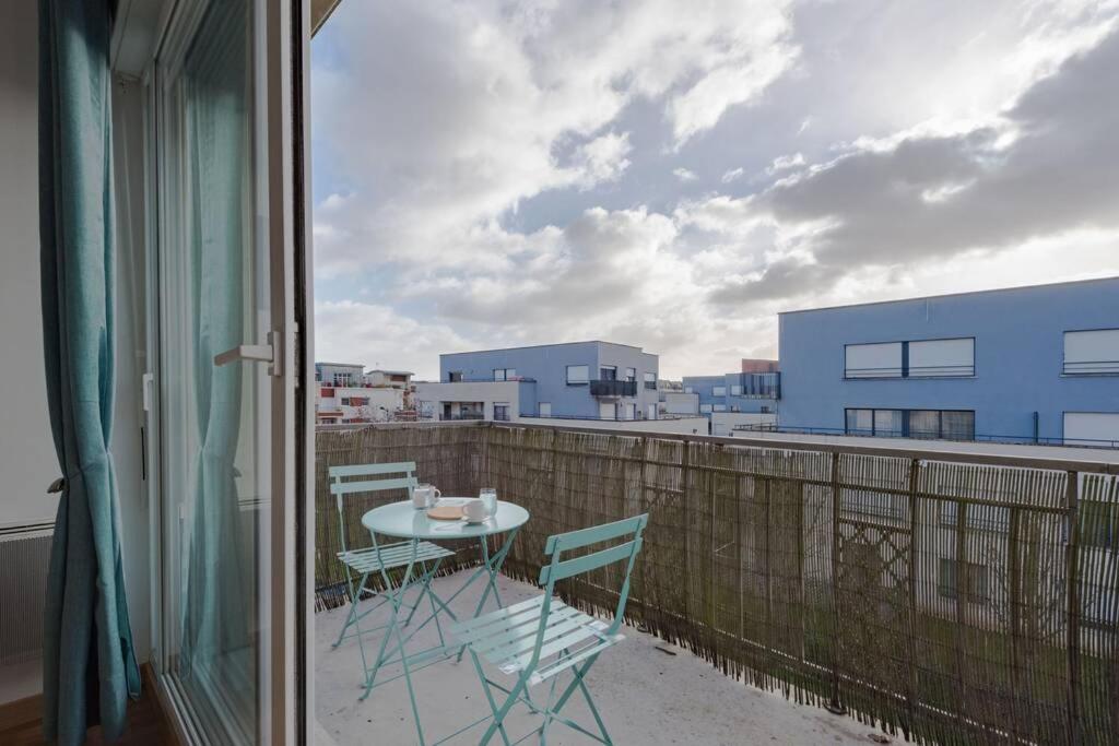 Crystal apartment Disneyland BMYGUEST view 2