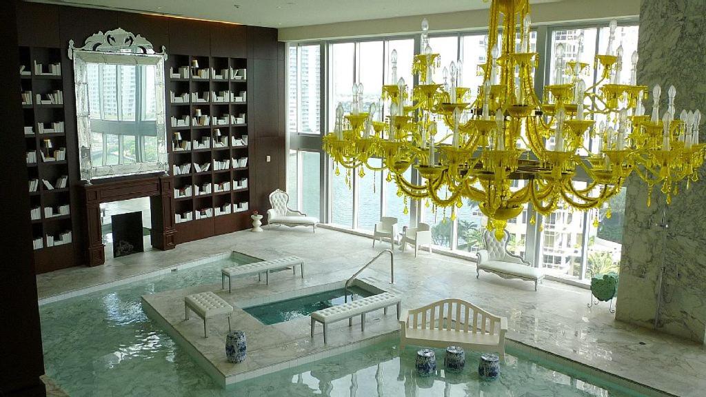 Luxury Waterfront Condo At Icon-Brickell-sea view-Free Spa & Gym