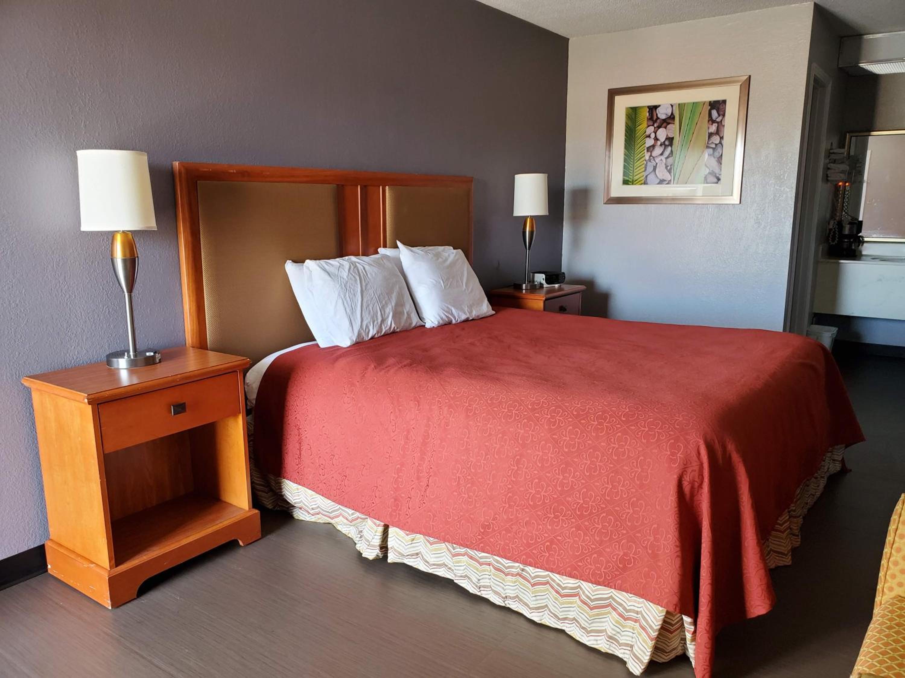 Americas Best Value Inn Wildersville - Property Image 2