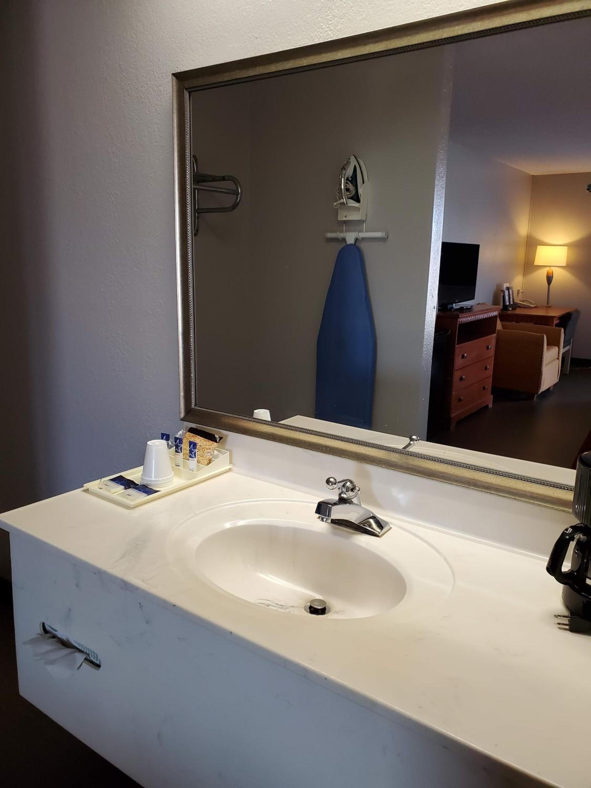 Americas Best Value Inn Wildersville - Property Image 9