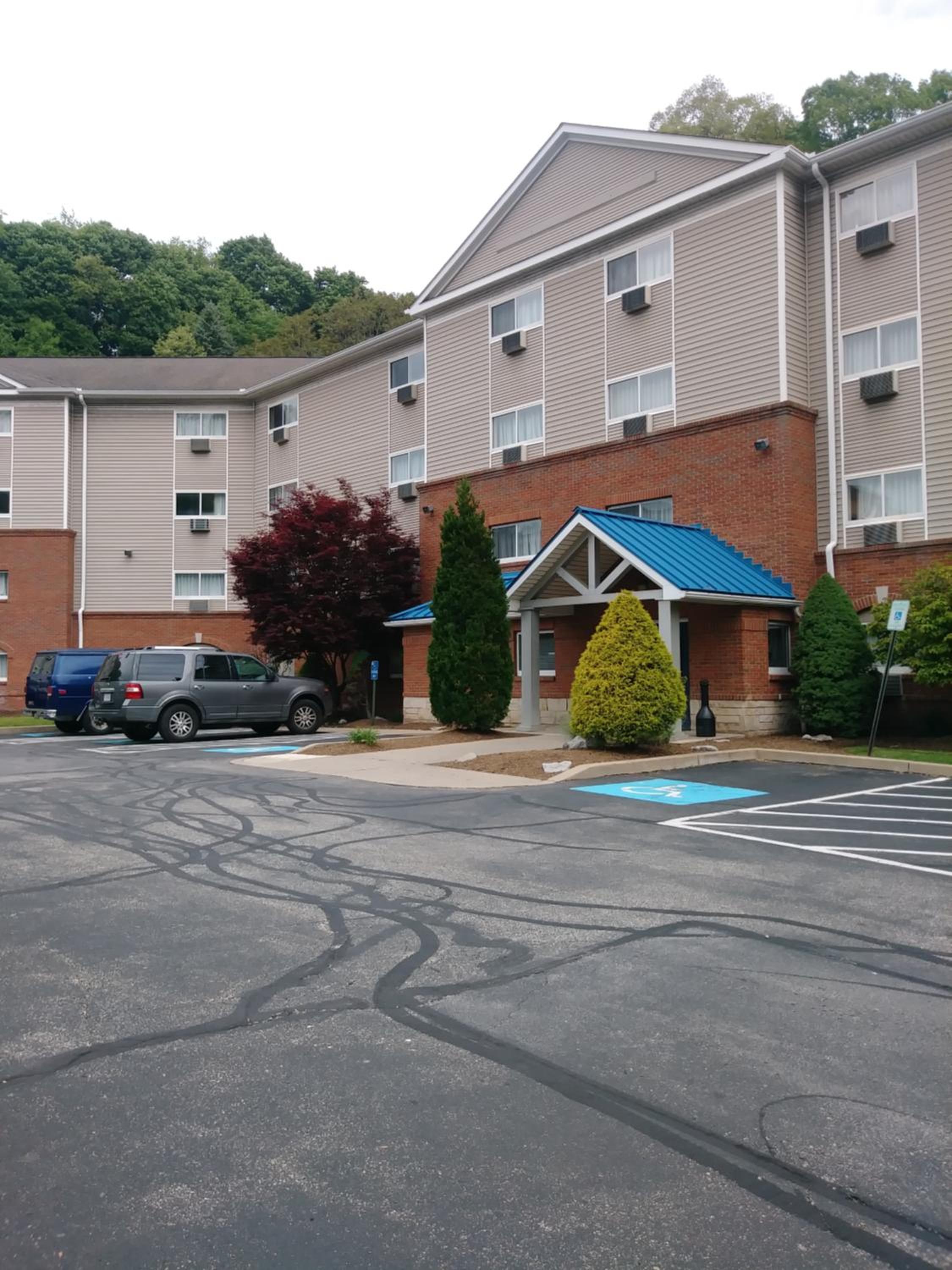 InTown Suites Extended Stay Pittsburgh PA - Property Image 3