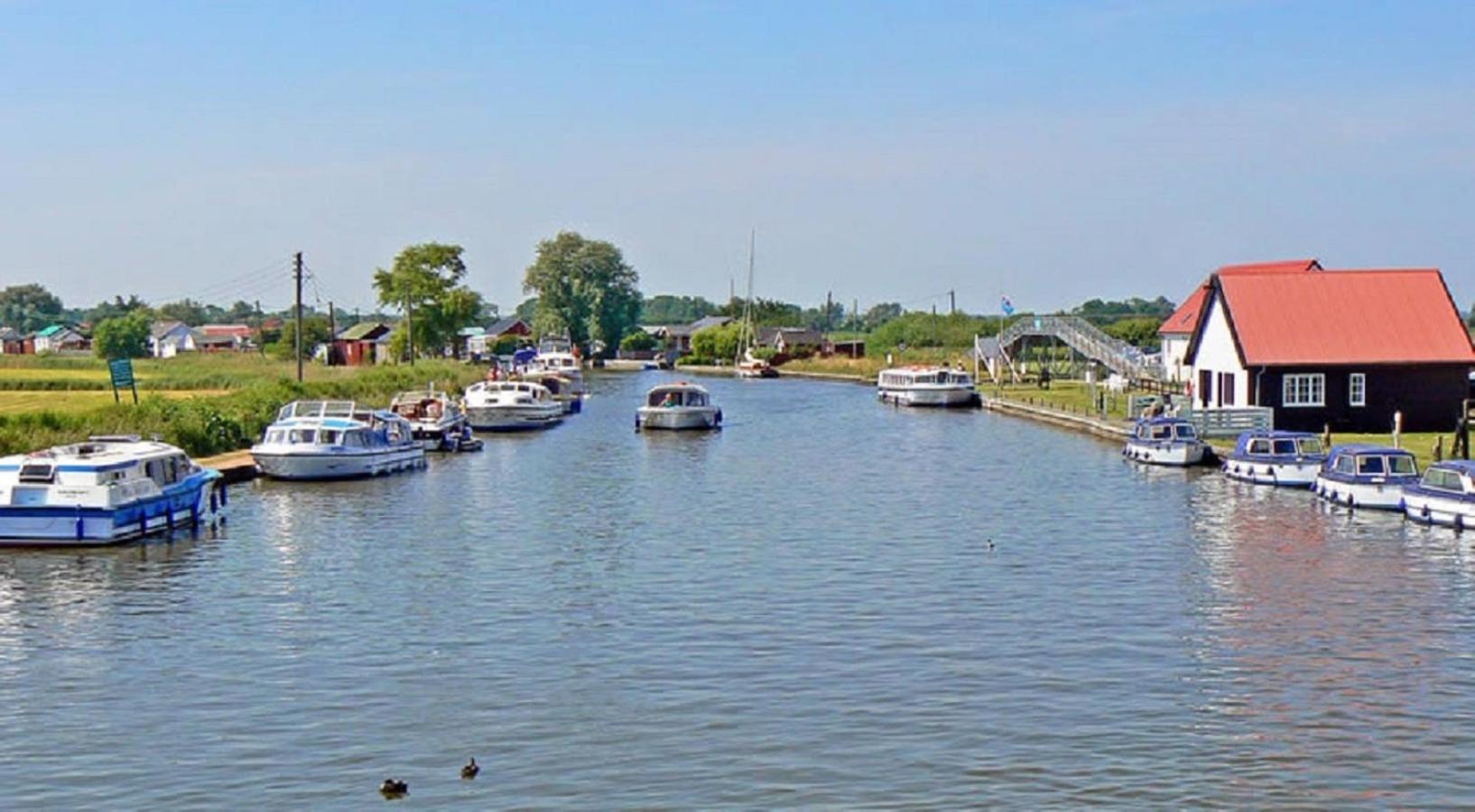 Modern Airy Chalets on popular California Sands Holiday Park - short walk to beach, Nr Norfolk Broads & Great Yarmouth view 2