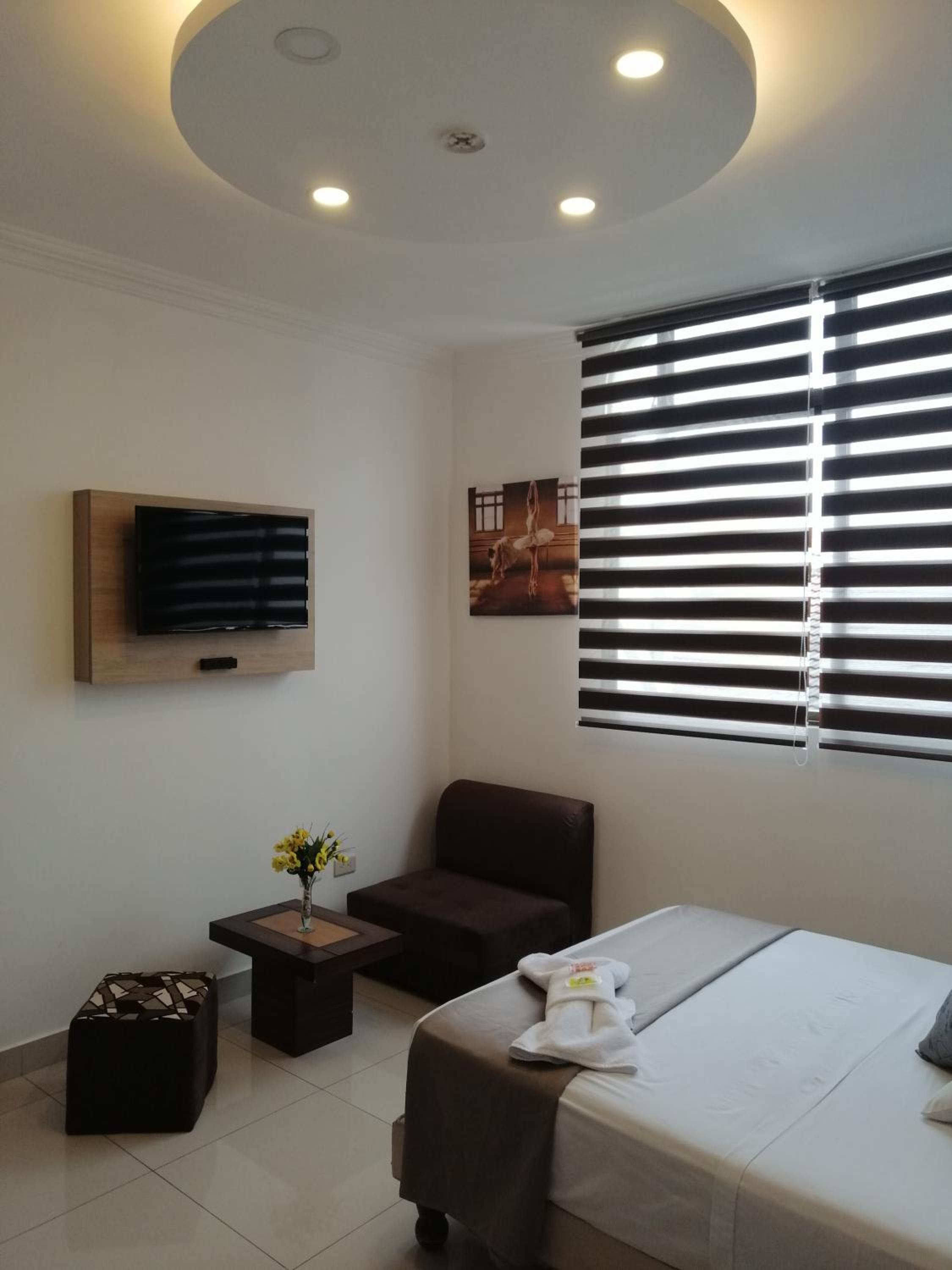 Hostal Perla Real Inn