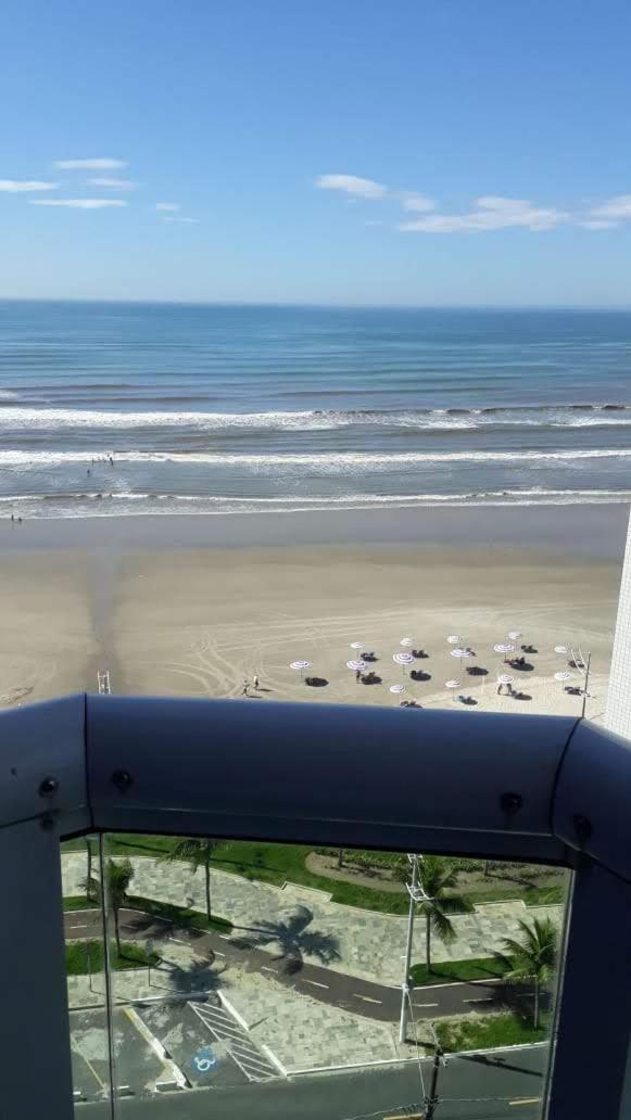Belo apartamento com vistas para o mar - Pé na areia - Churrasqueira na varanda view 2