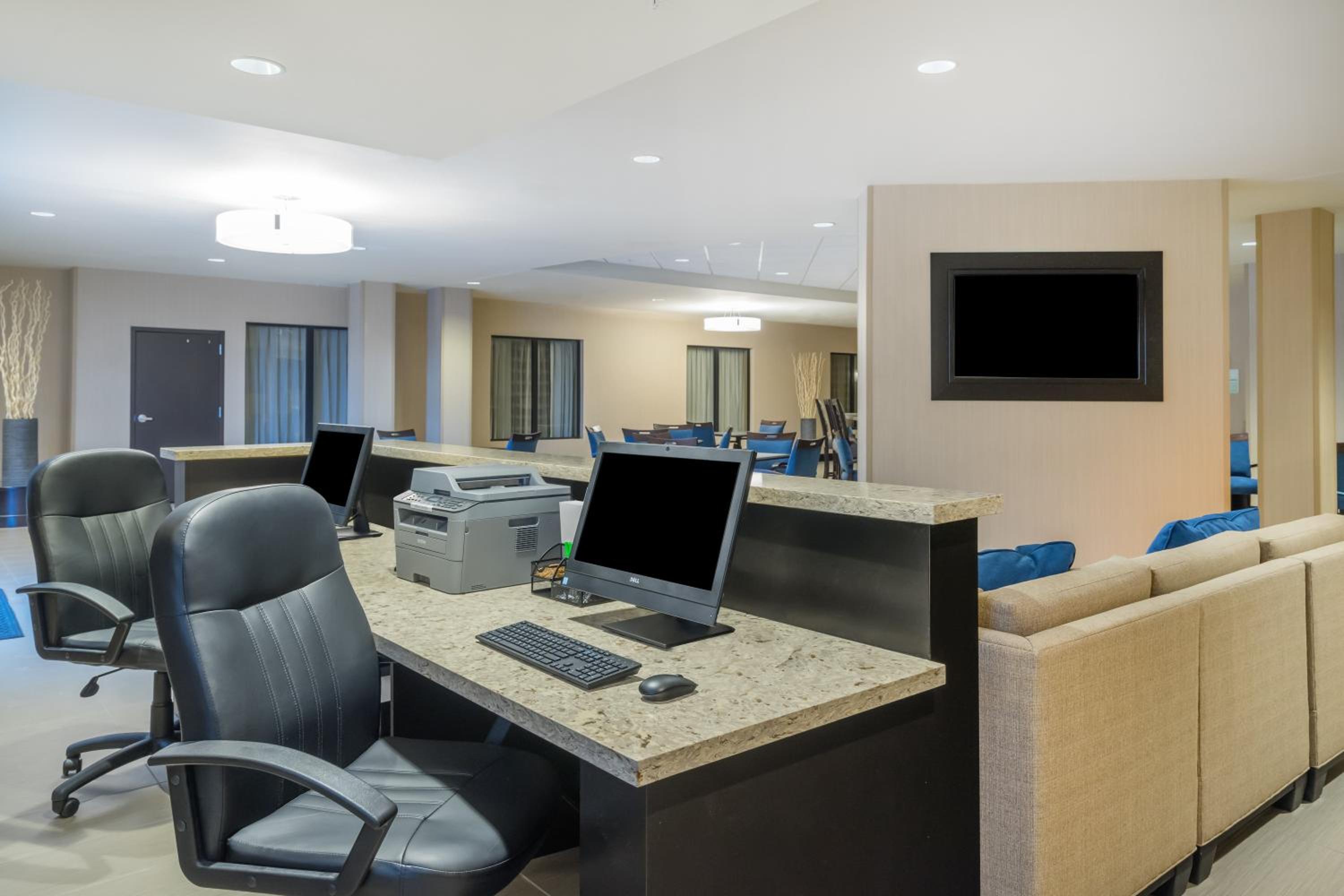 Terre Haute Vacations - Holiday Inn - Terre Haute, an IHG Hotel - Property Image 2