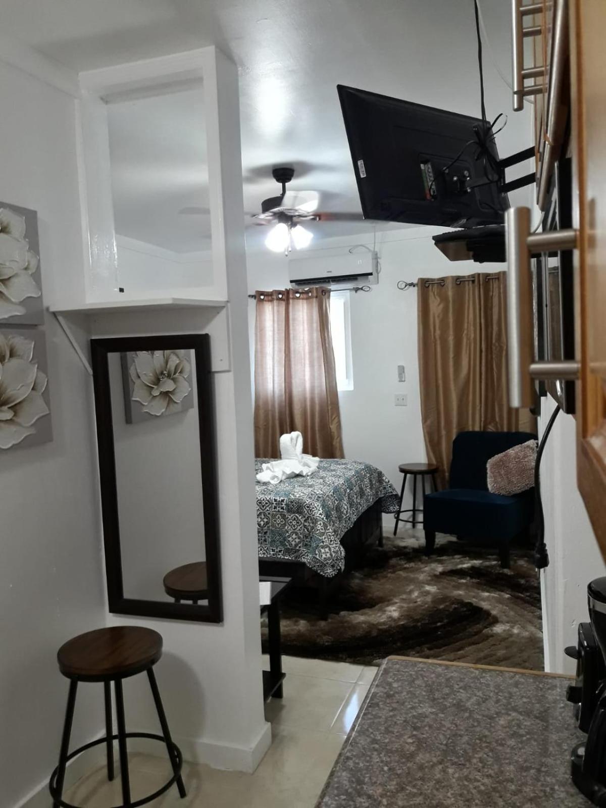 BELL At The Airport Suites Adults Only - Free Airport Transportation