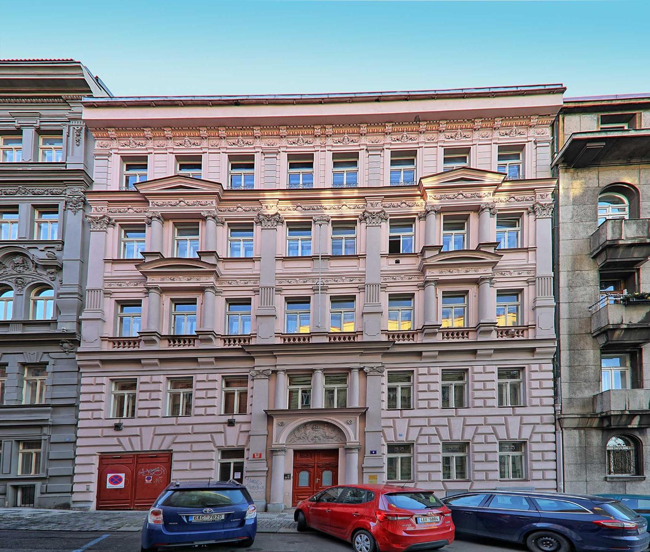 Apartment Manesova 4