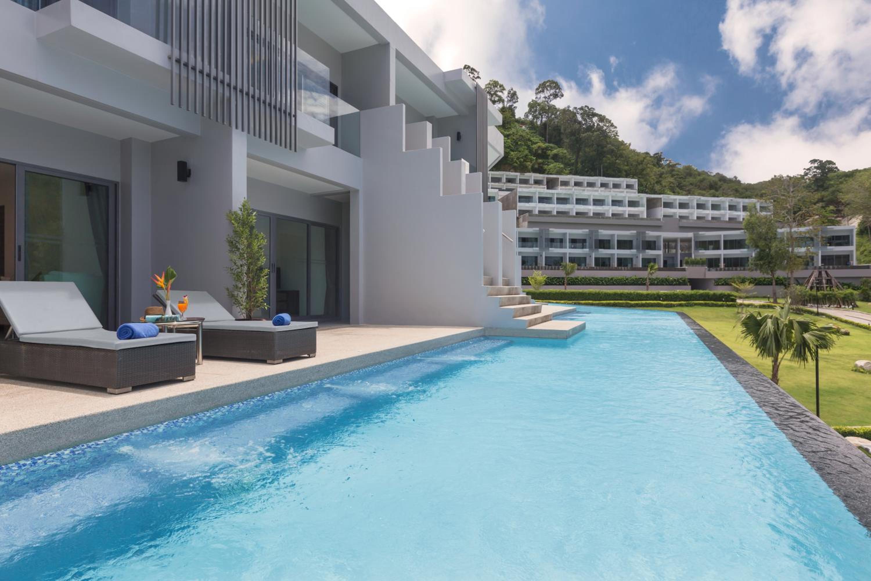 Patong Bay Hill Resort 11
