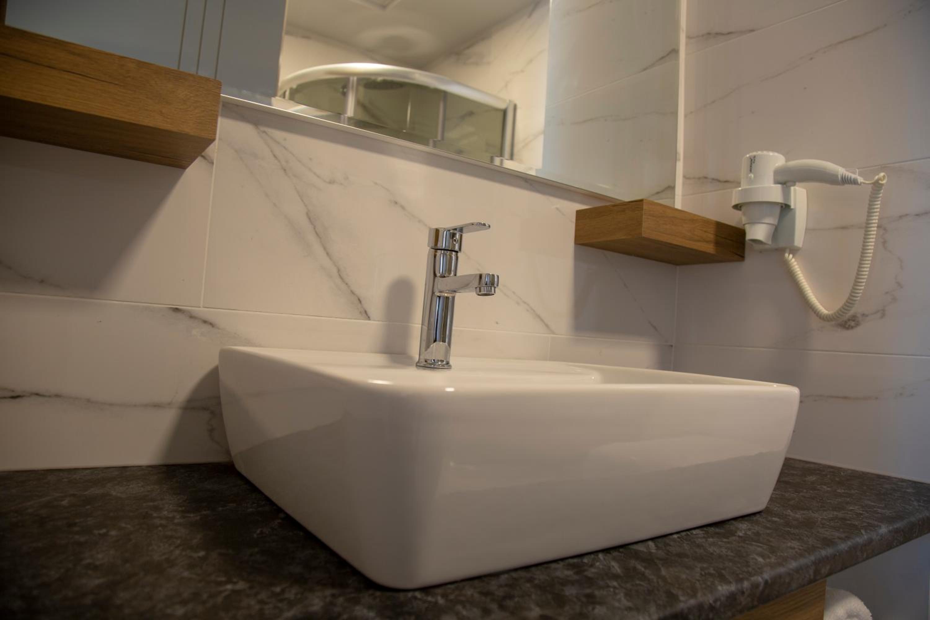 Golden World Suite Hotel - Image 63
