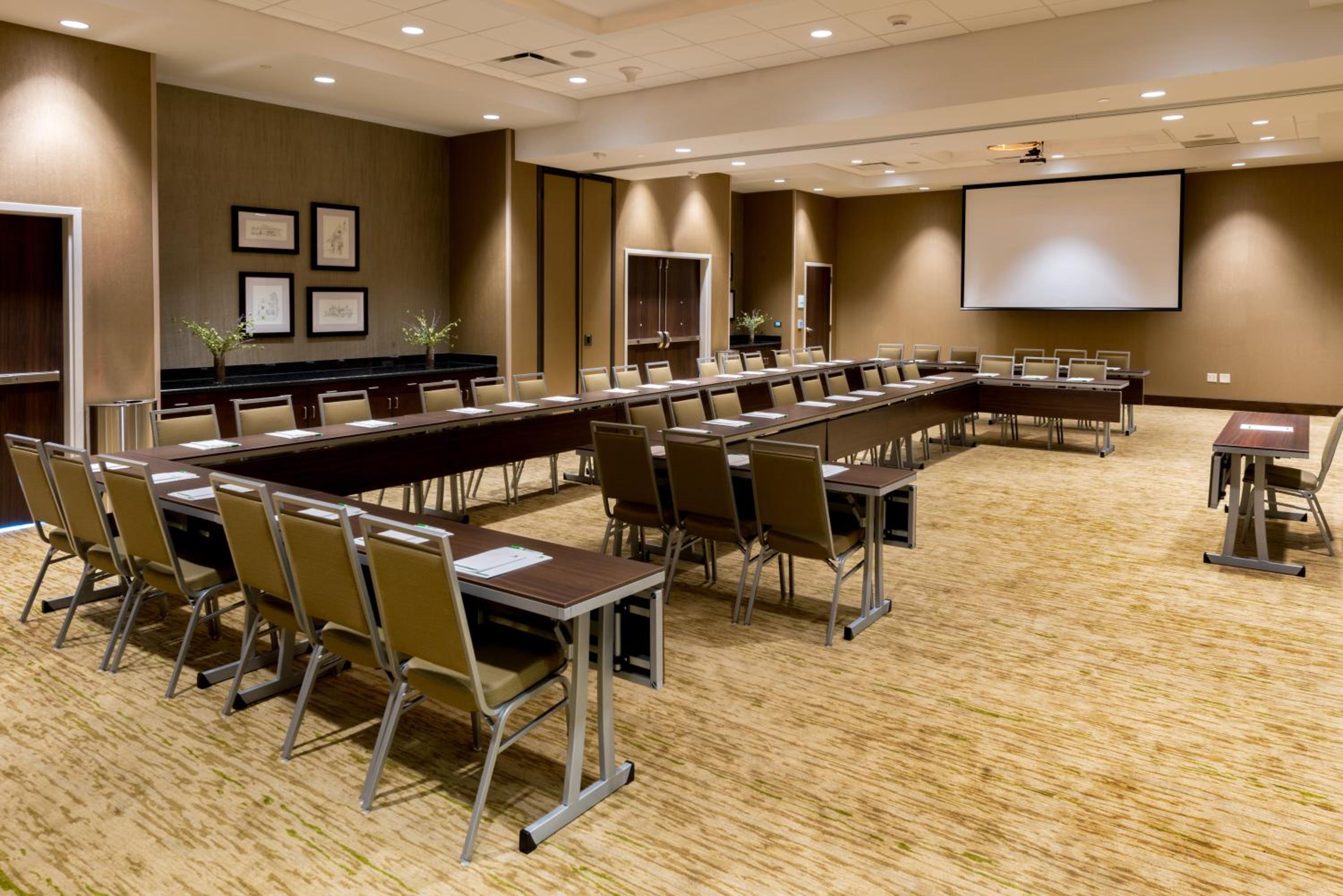 Lexington Vacations - Holiday Inn Lexington - Hamburg, an IHG Hotel - Property Image 12