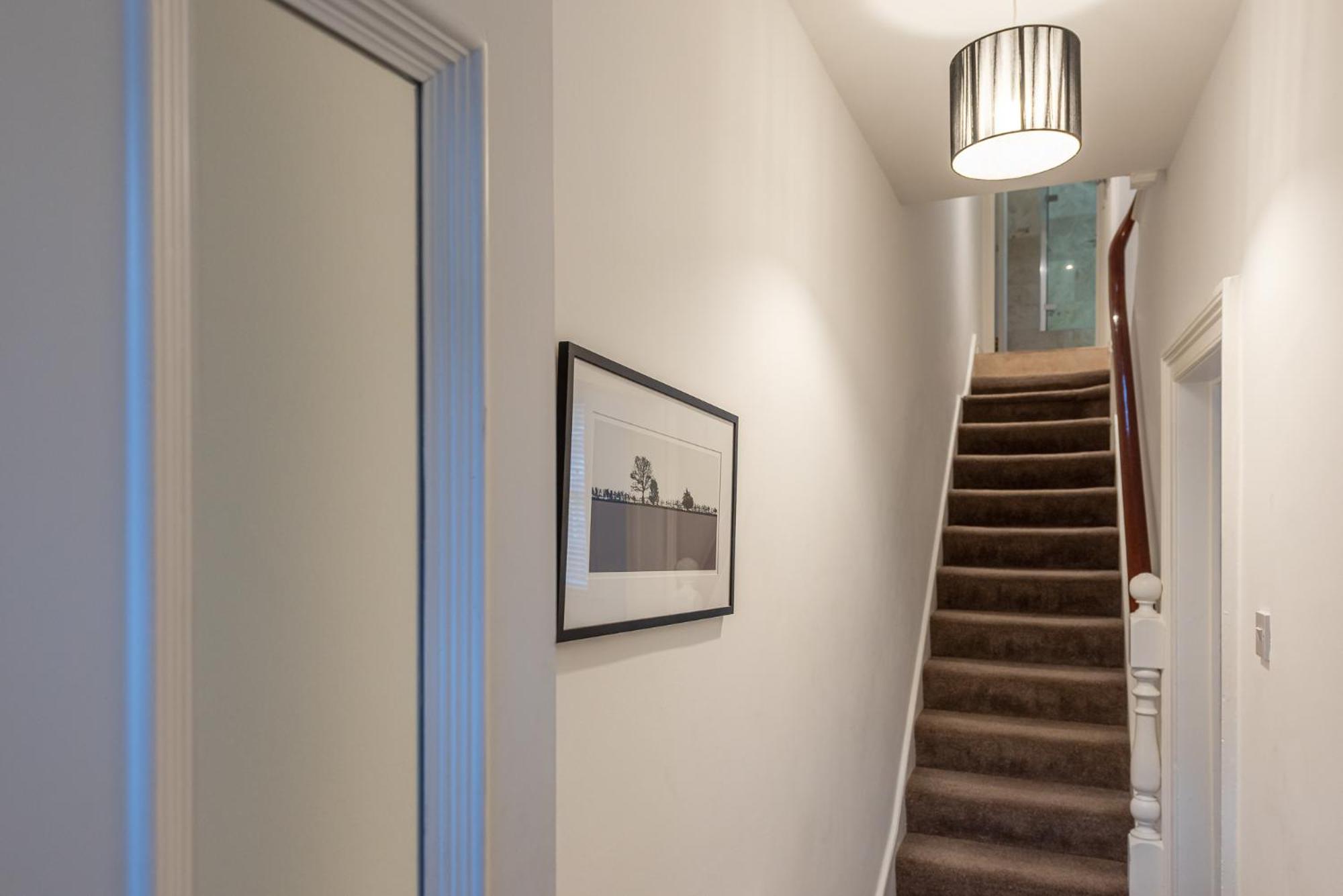 Perfectly Located 4 Storey Townhouse With 2 Parking Spaces In Central Harrogate view 2