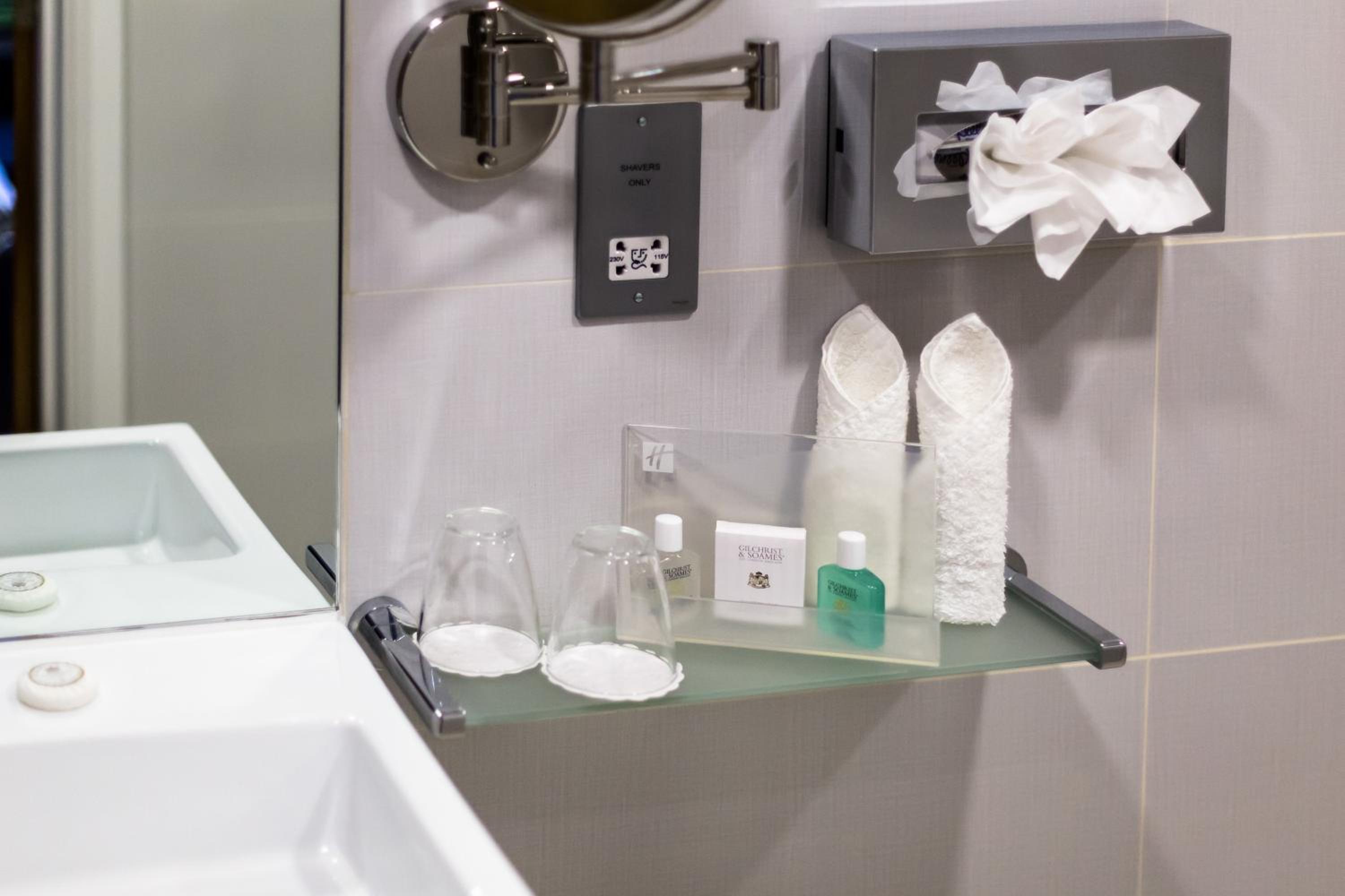 Watford Vacations - Holiday Inn London Watford Junction, an IHG Hotel - Property Image 1