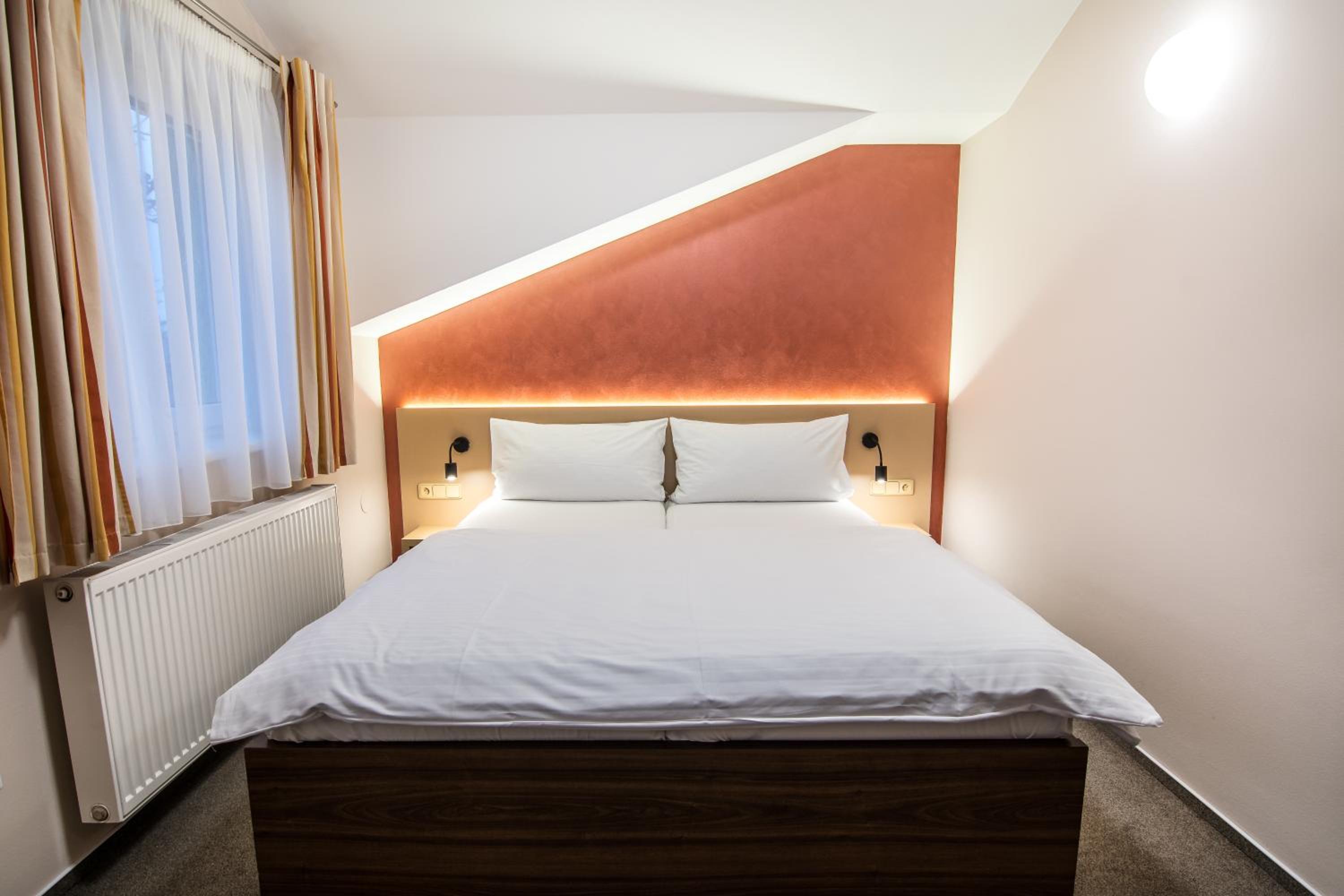 No 28 Rooms & Apartments