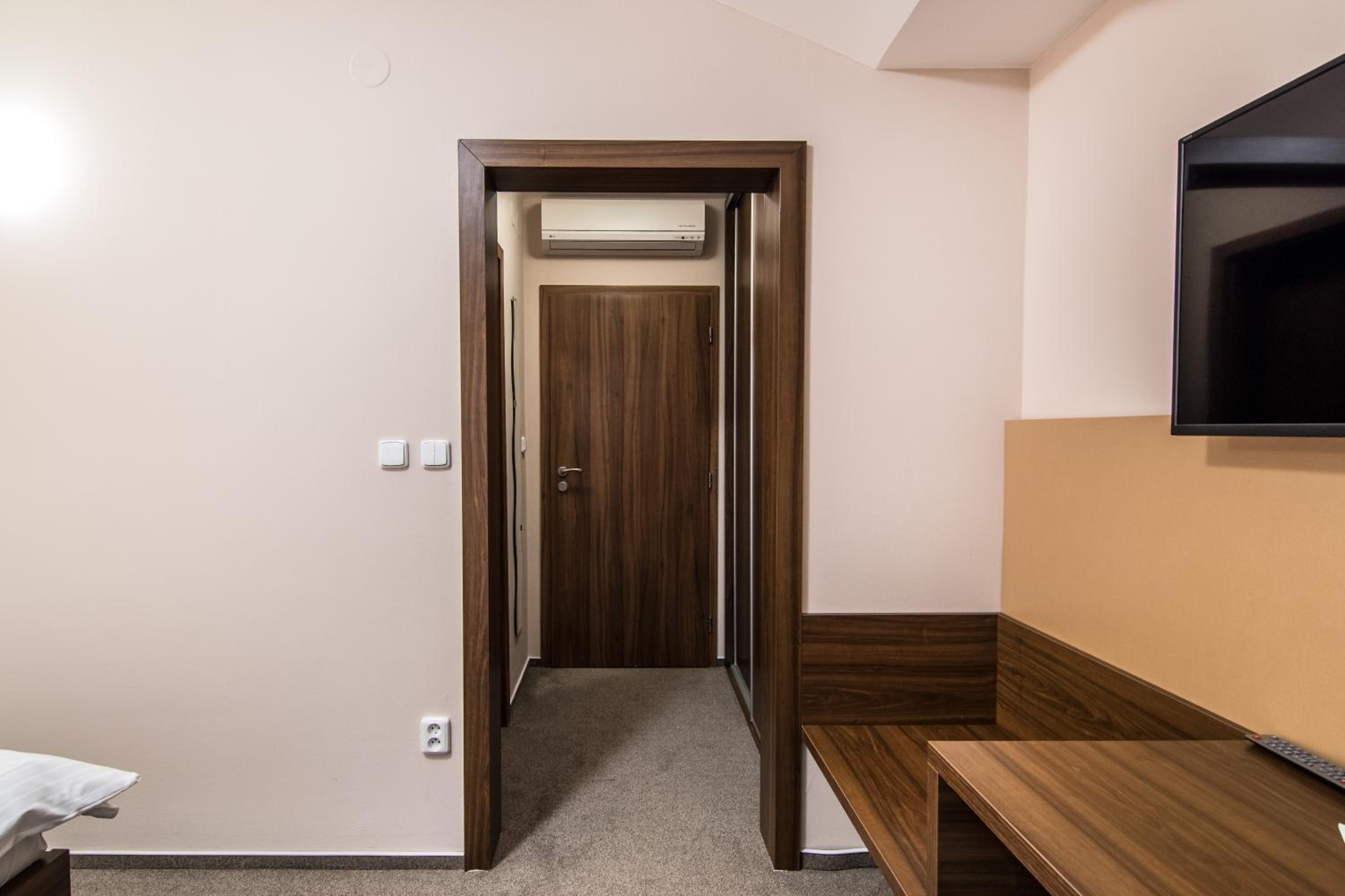 No 28 Rooms & Apartments