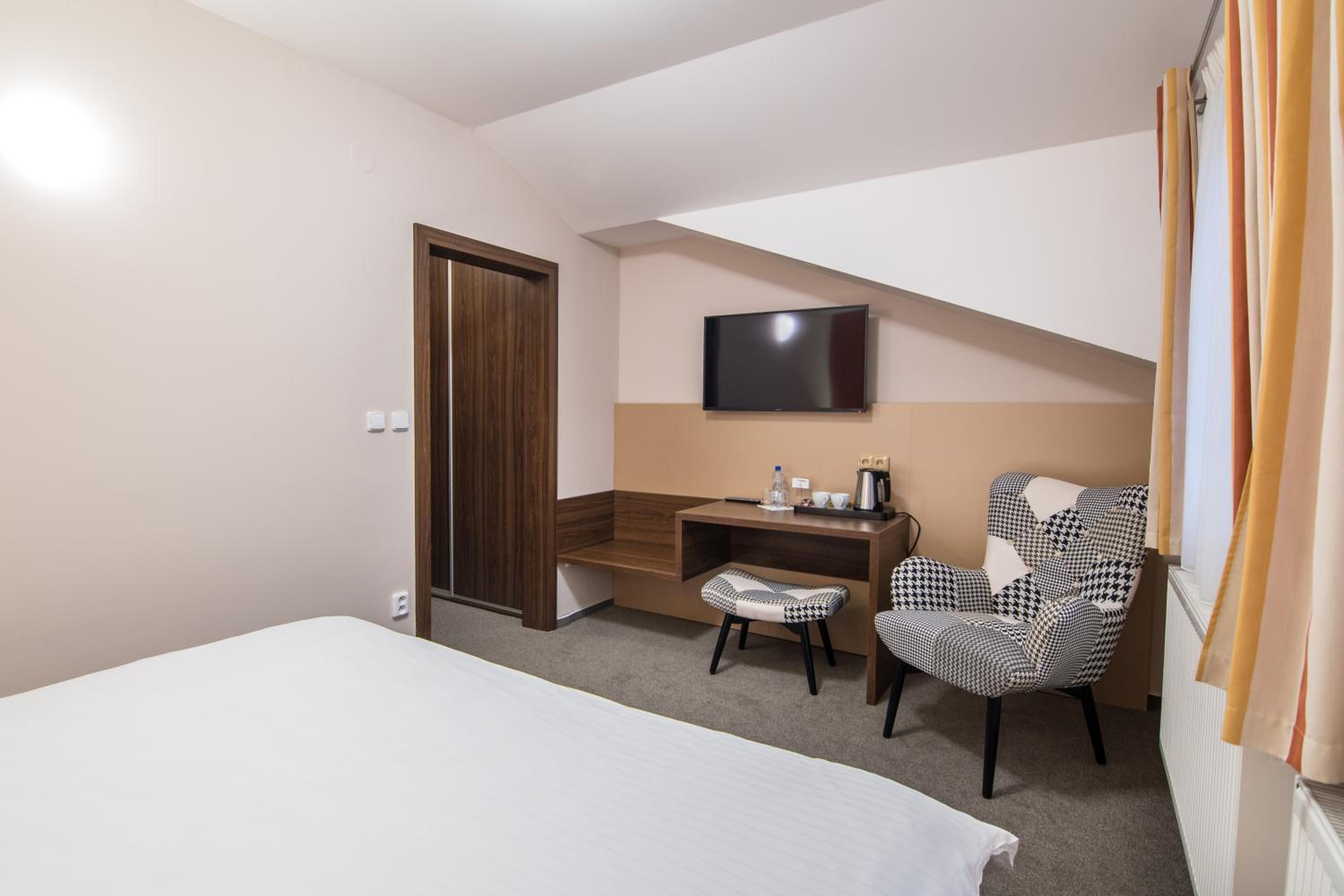 No 28 Rooms & Apartments