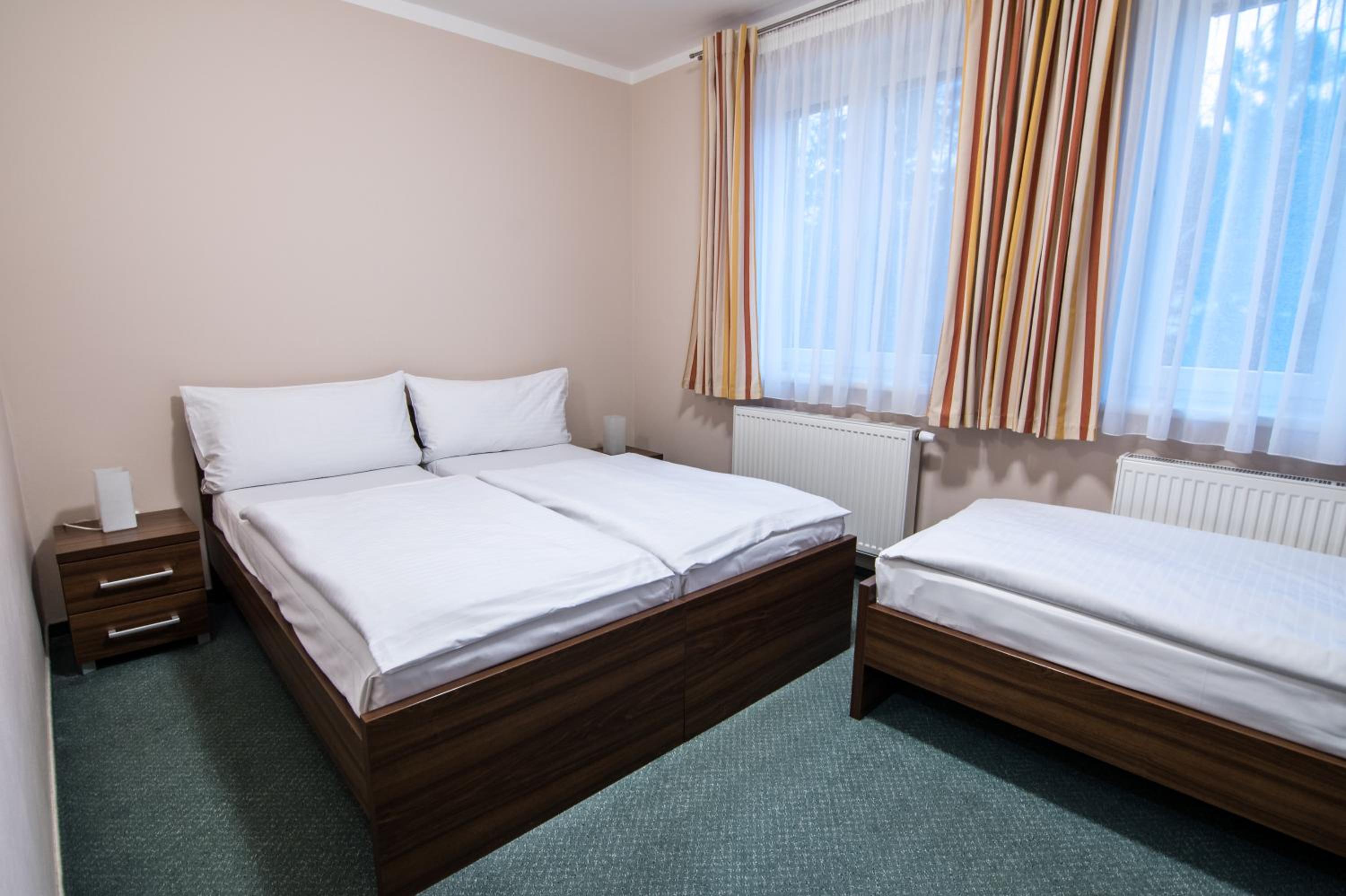 No 28 Rooms & Apartments