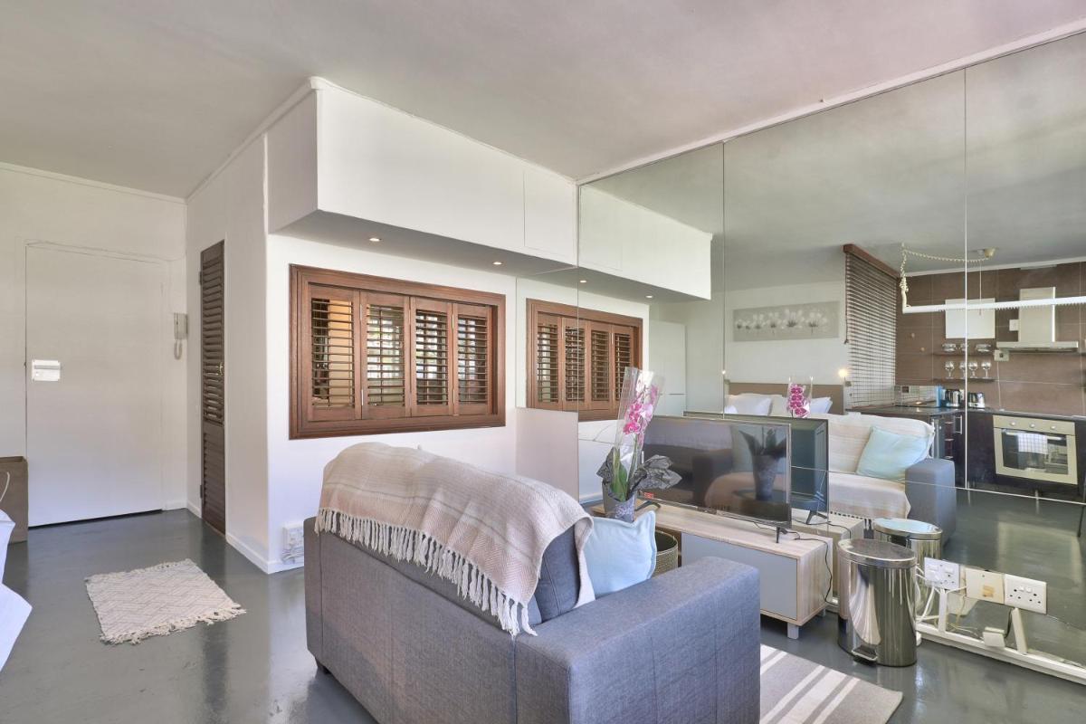 Montclair 60B view 4