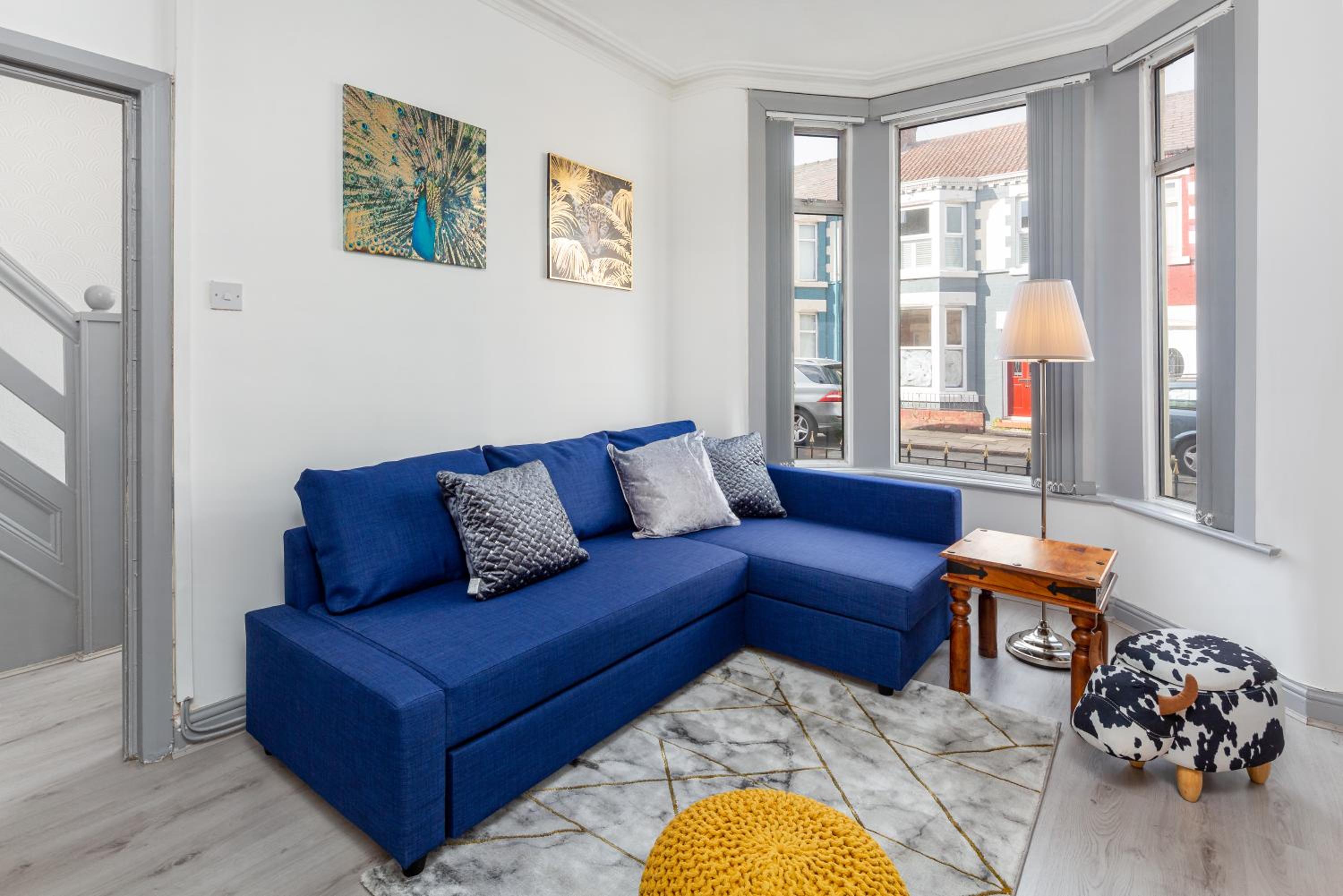 Superb Spacious House For Contractors & Families & Private Parking By Liverpool Short Stay view 5