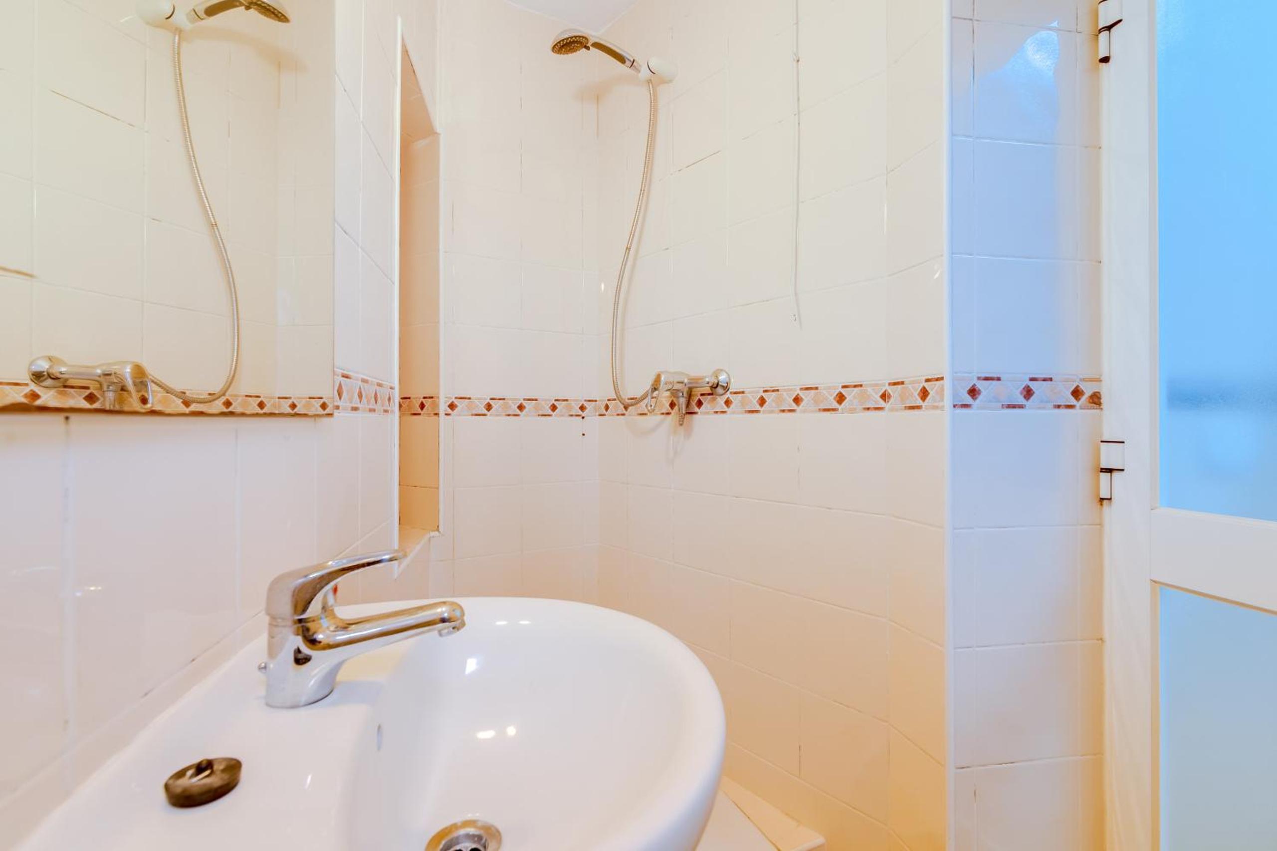 TREM - LOCATED IN OLD CITY - FARO view 3