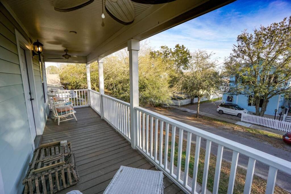 Ideal Location! Perfect for Graduations and Lowcountry Getaways! view 3