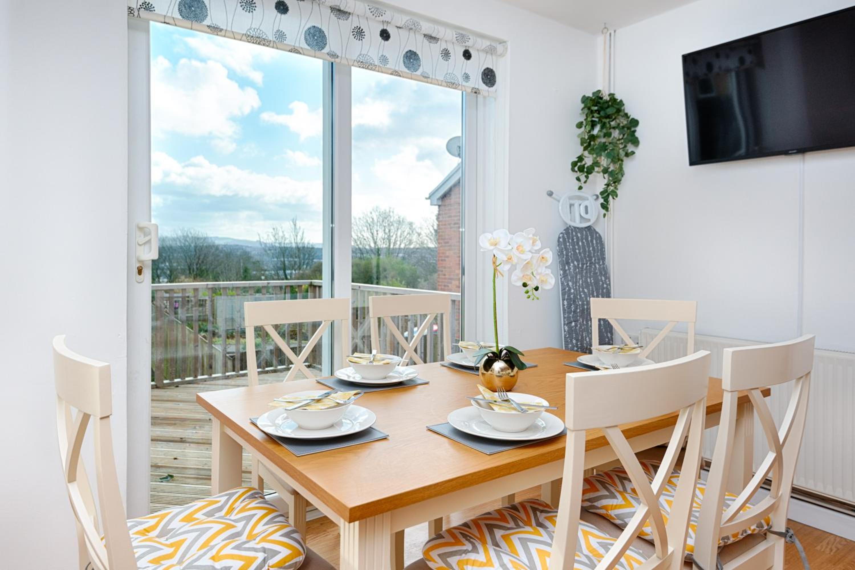 Swansea Vacations - Pleasant Stay in Swansea - TV in Every Bedroom! - Property Image 1