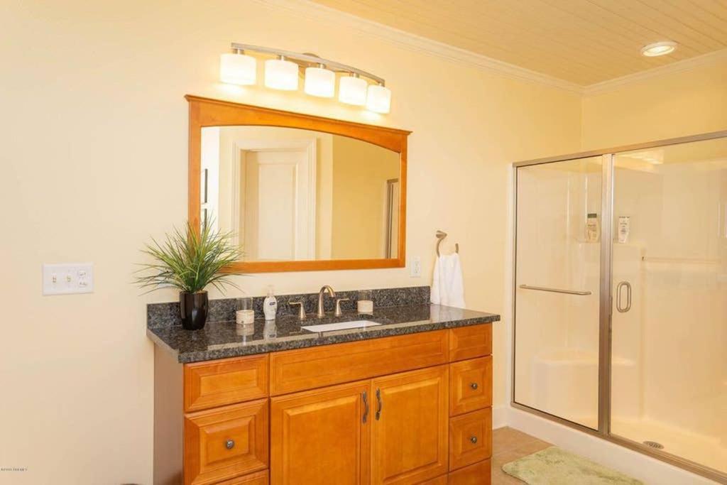 OCEANFRONT luxury 5 BR home in gated Harbor Island Community view 5