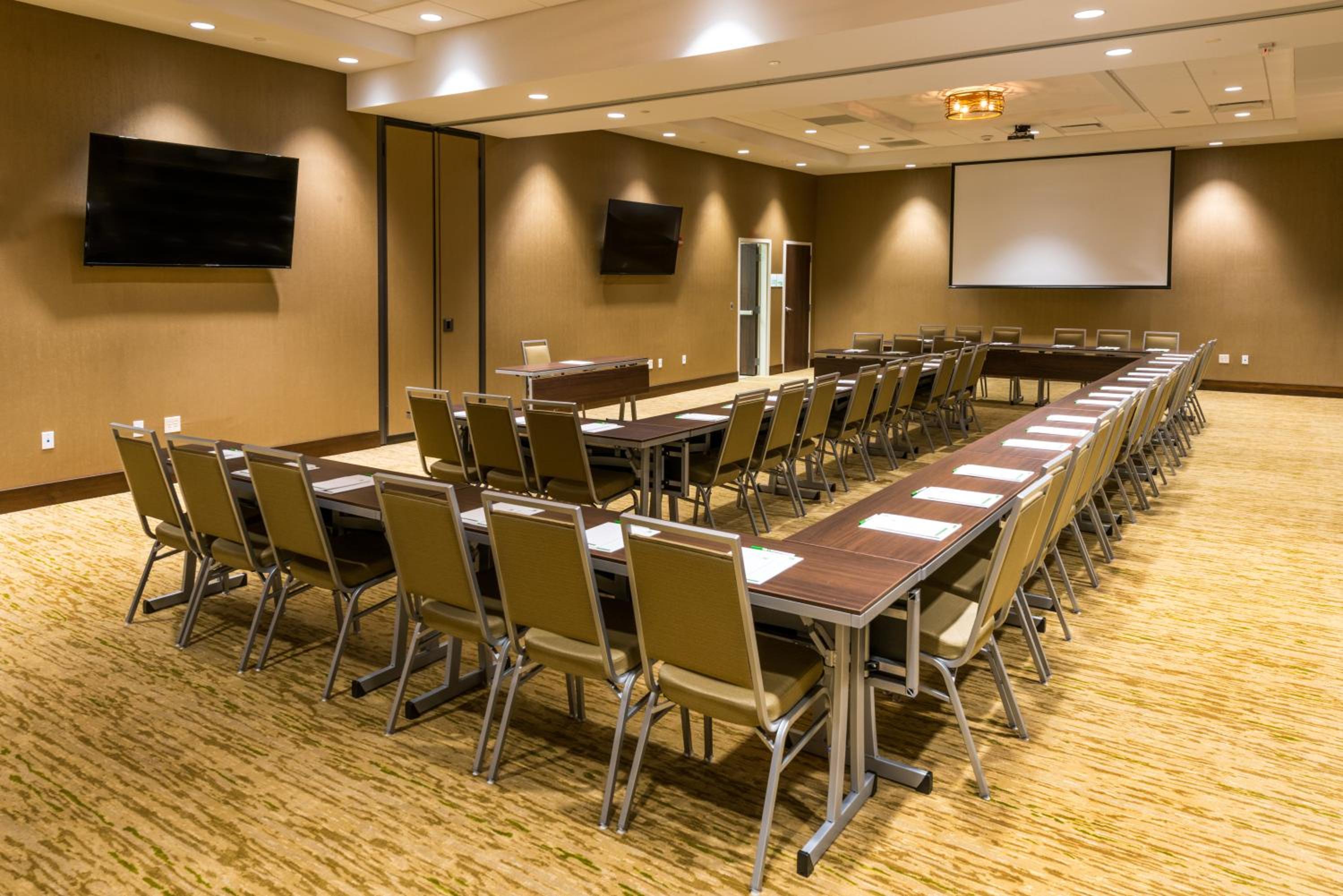 Lexington Vacations - Holiday Inn Lexington - Hamburg, an IHG Hotel - Property Image 11