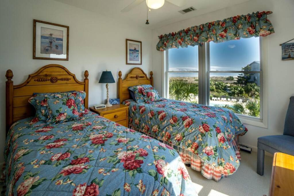 Beach and Pool Views!! Pool and Beach access steps from Front Door