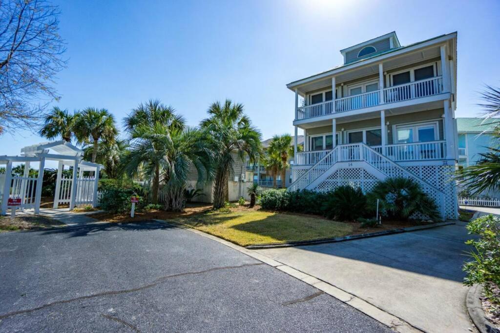 Beach and Pool Views!! Pool and Beach access steps from Front Door