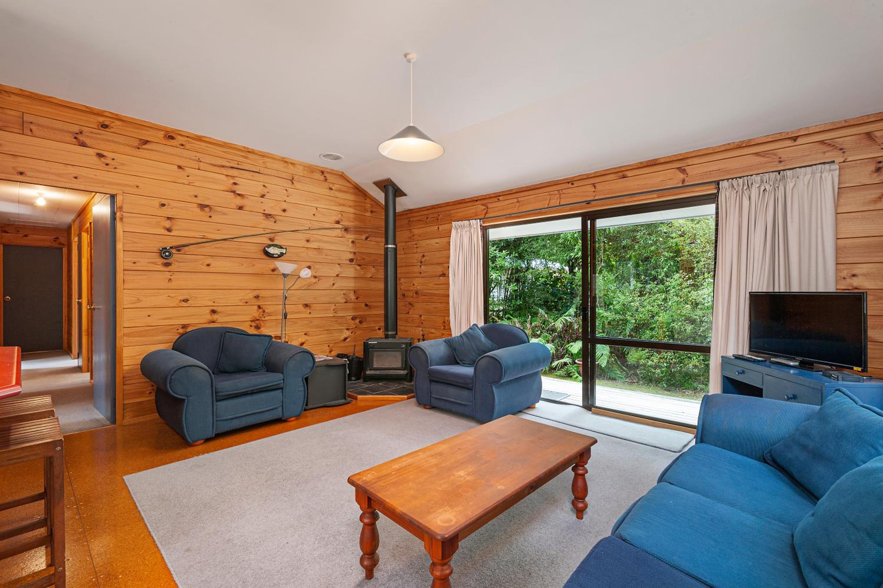 Puka Lodge Rear dwelling - Pukawa Bay Home