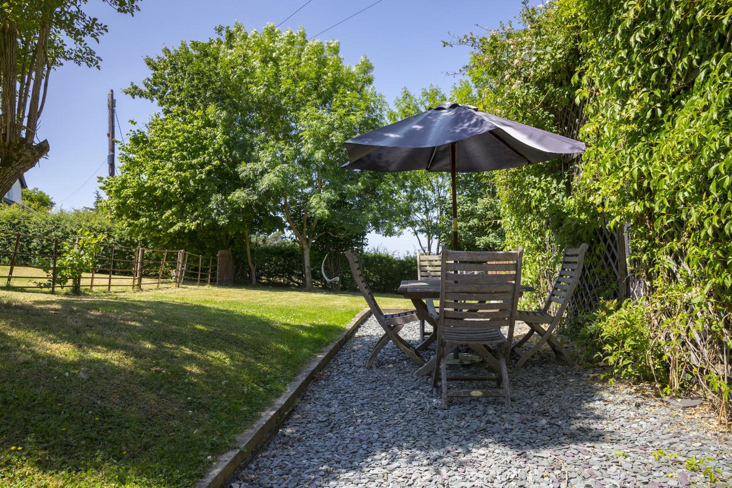 Finest Retreats - 2 Bed Llangollen Cottage - Sleeps 4 view 2