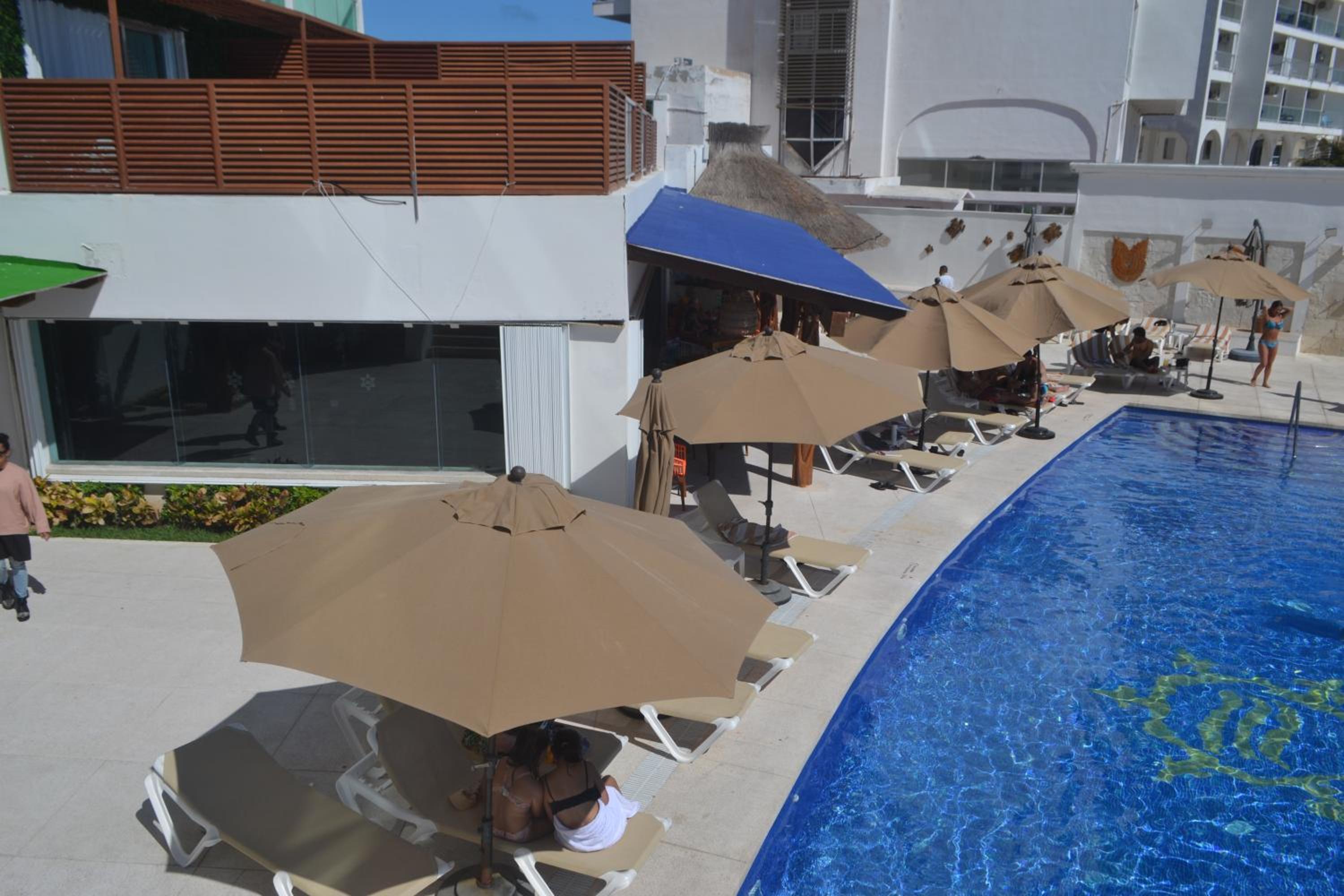 GIRASOL CONDO CANCUN BEAcH