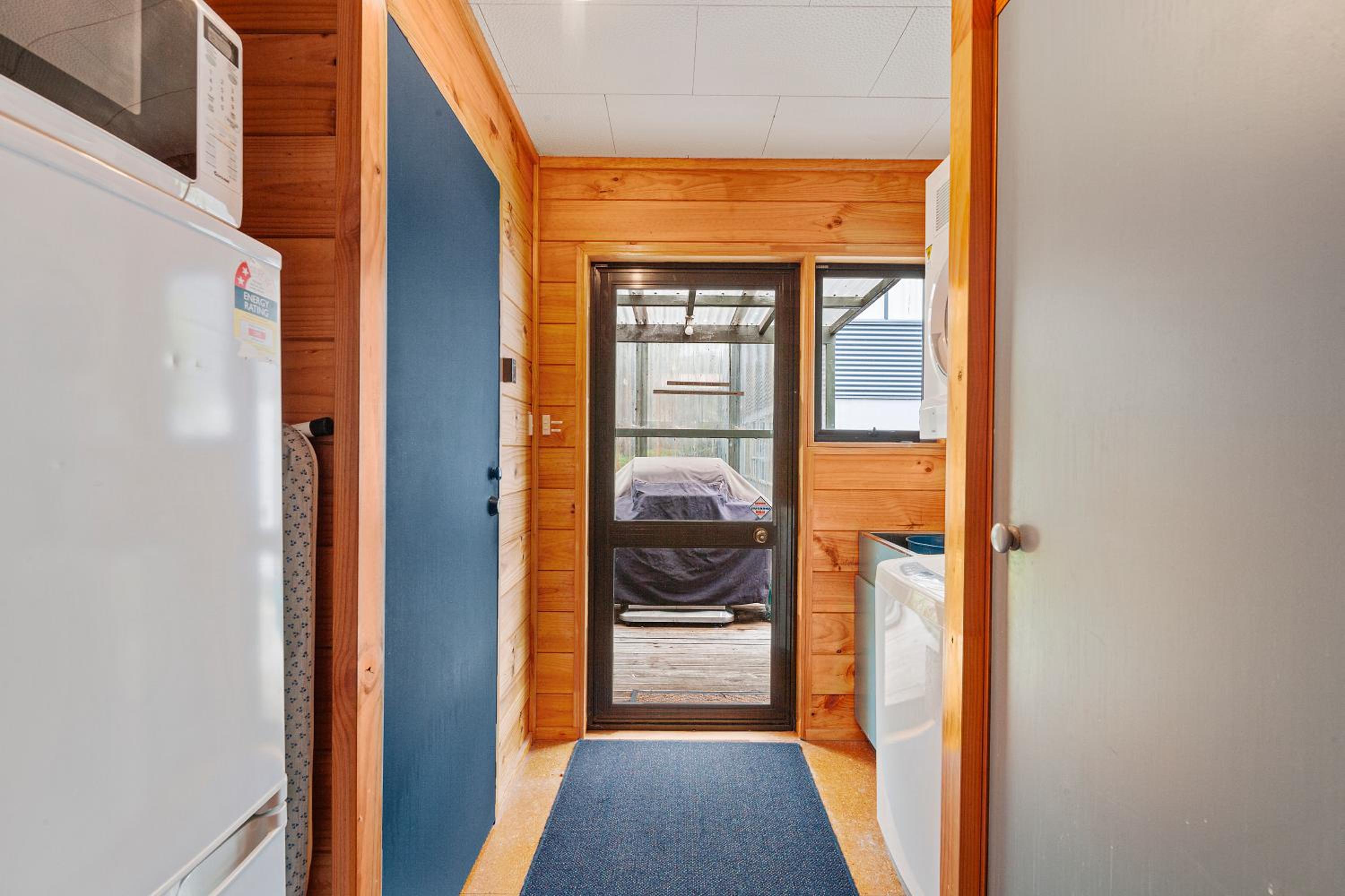 Puka Lodge Rear dwelling - Pukawa Bay Home