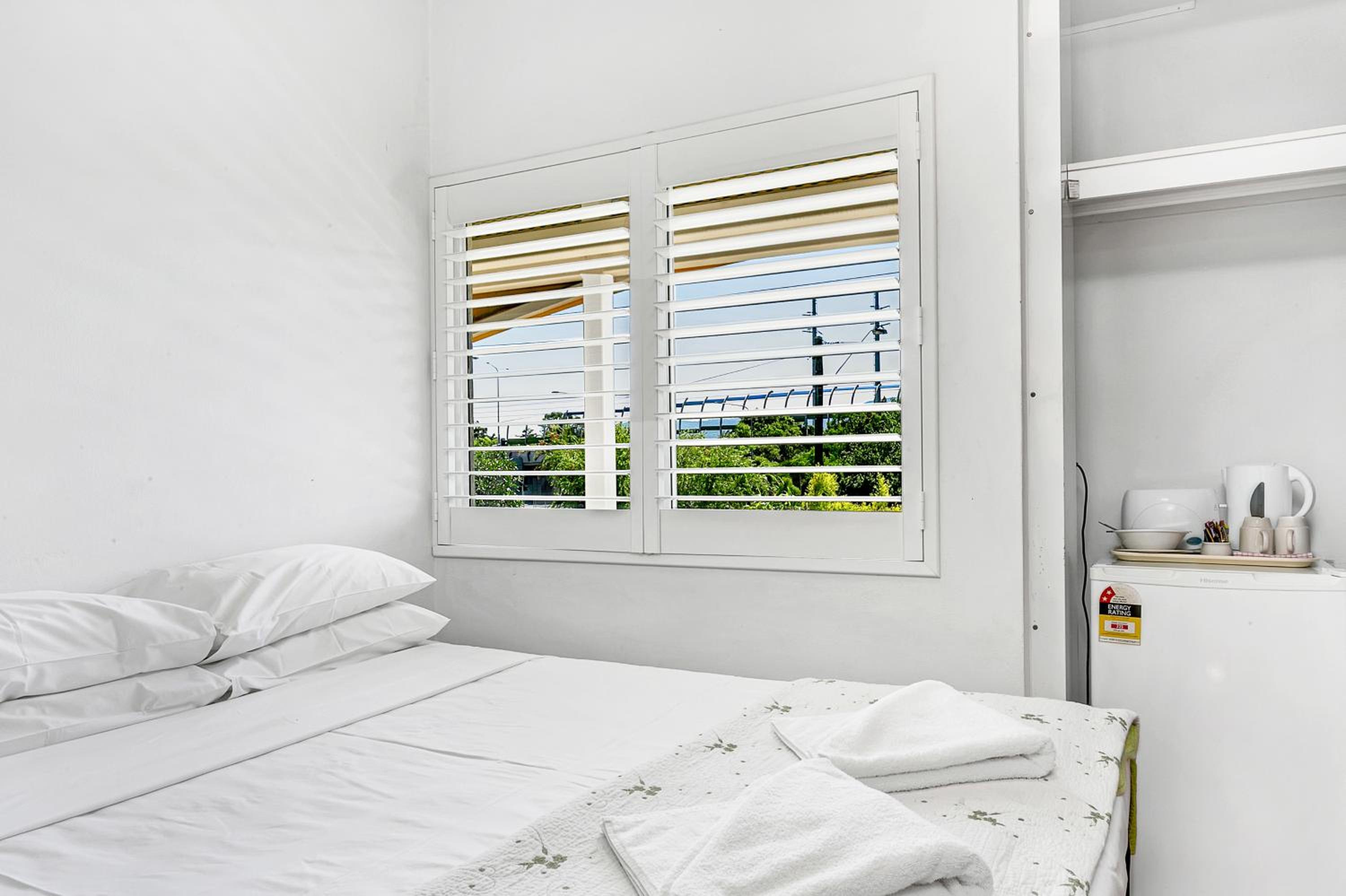 Cairns Reef Apartments & Motel