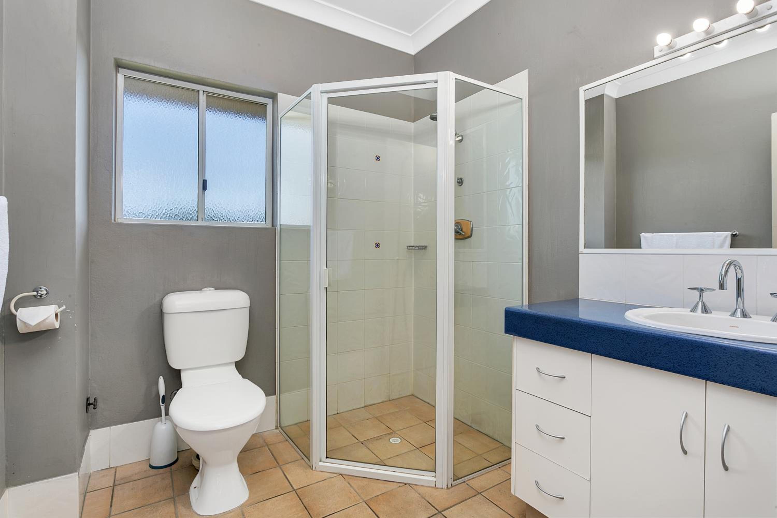 Cairns Reef Apartments & Motel