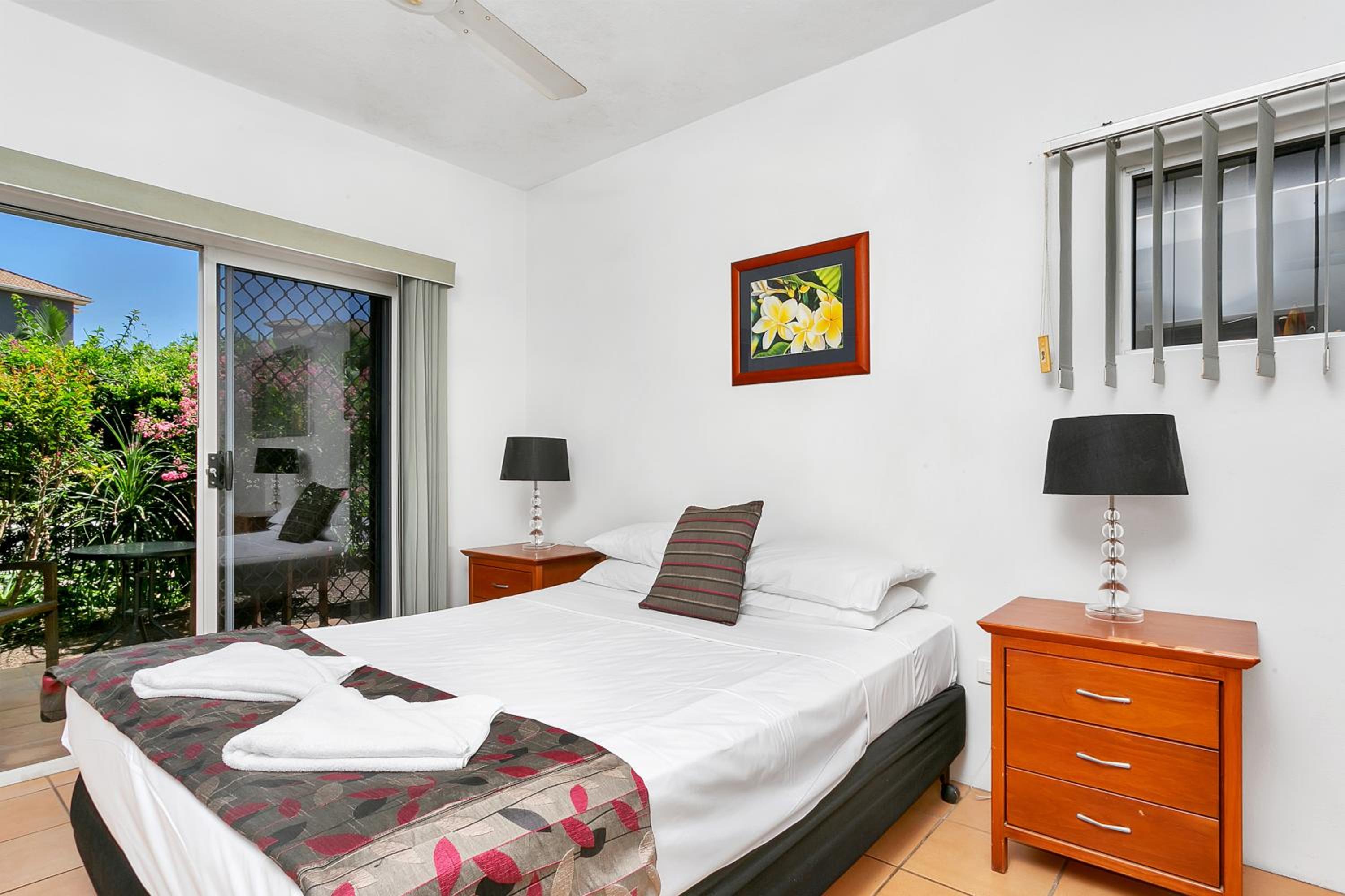 Cairns Reef Apartments & Motel