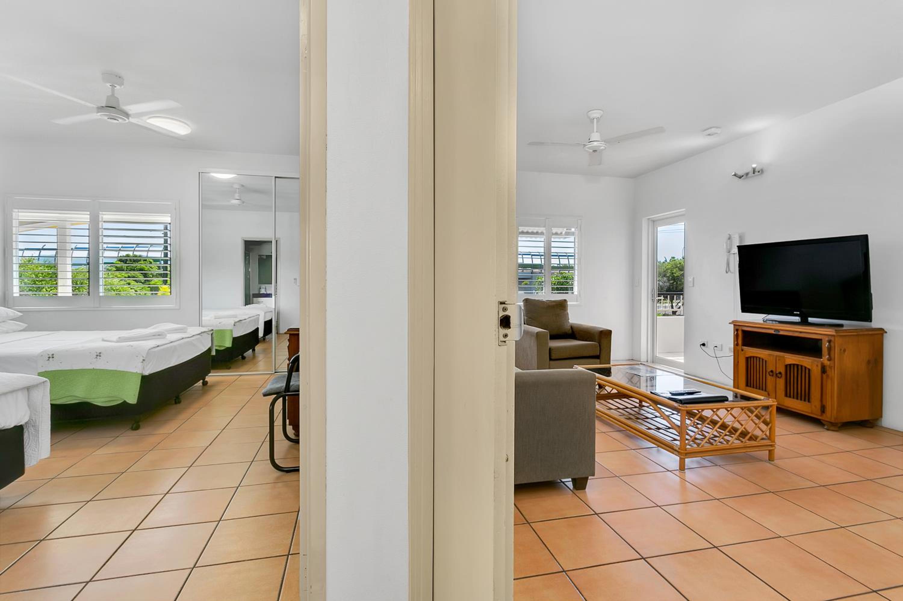 Cairns Reef Apartments & Motel