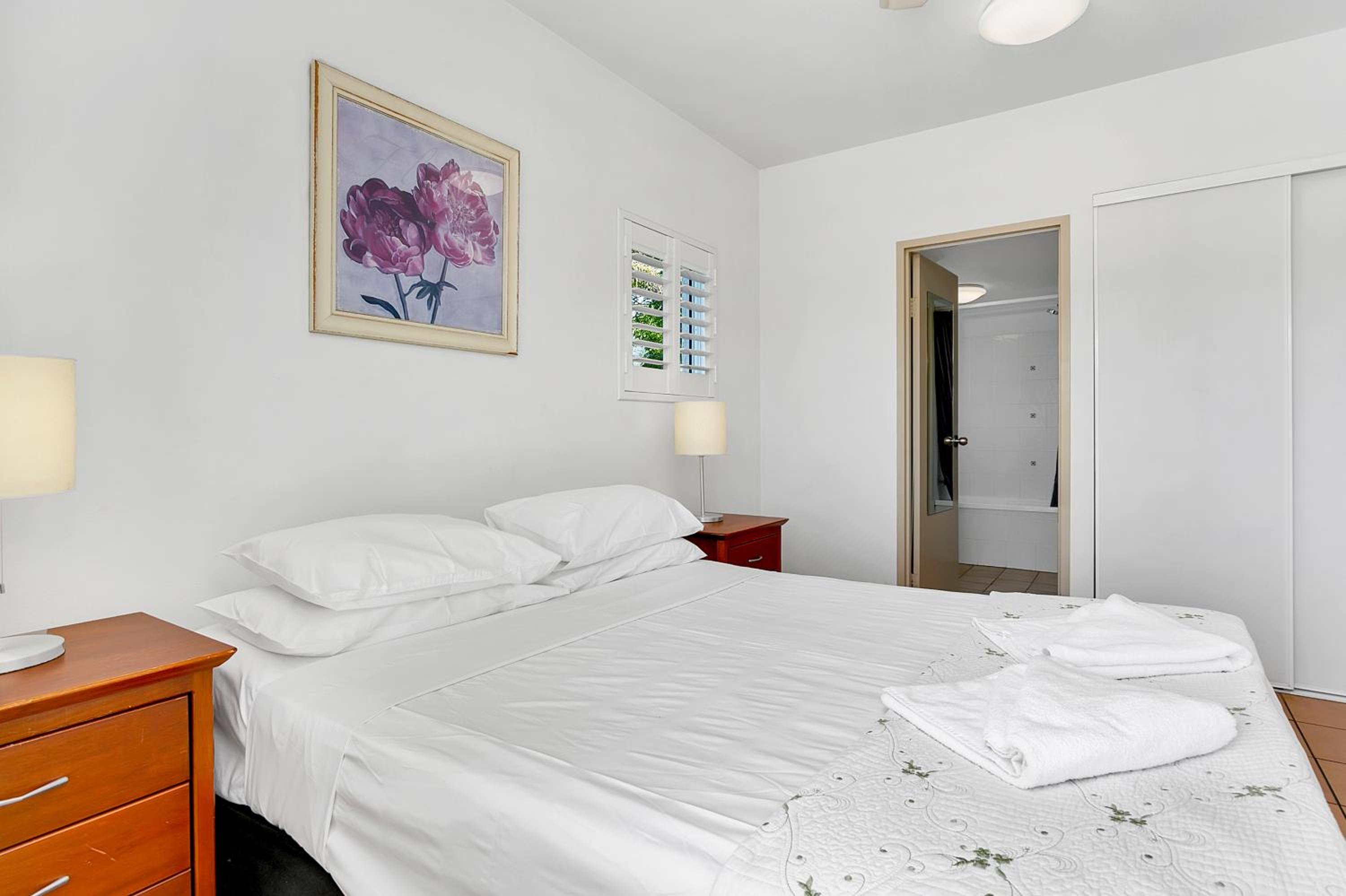 Cairns Reef Apartments & Motel