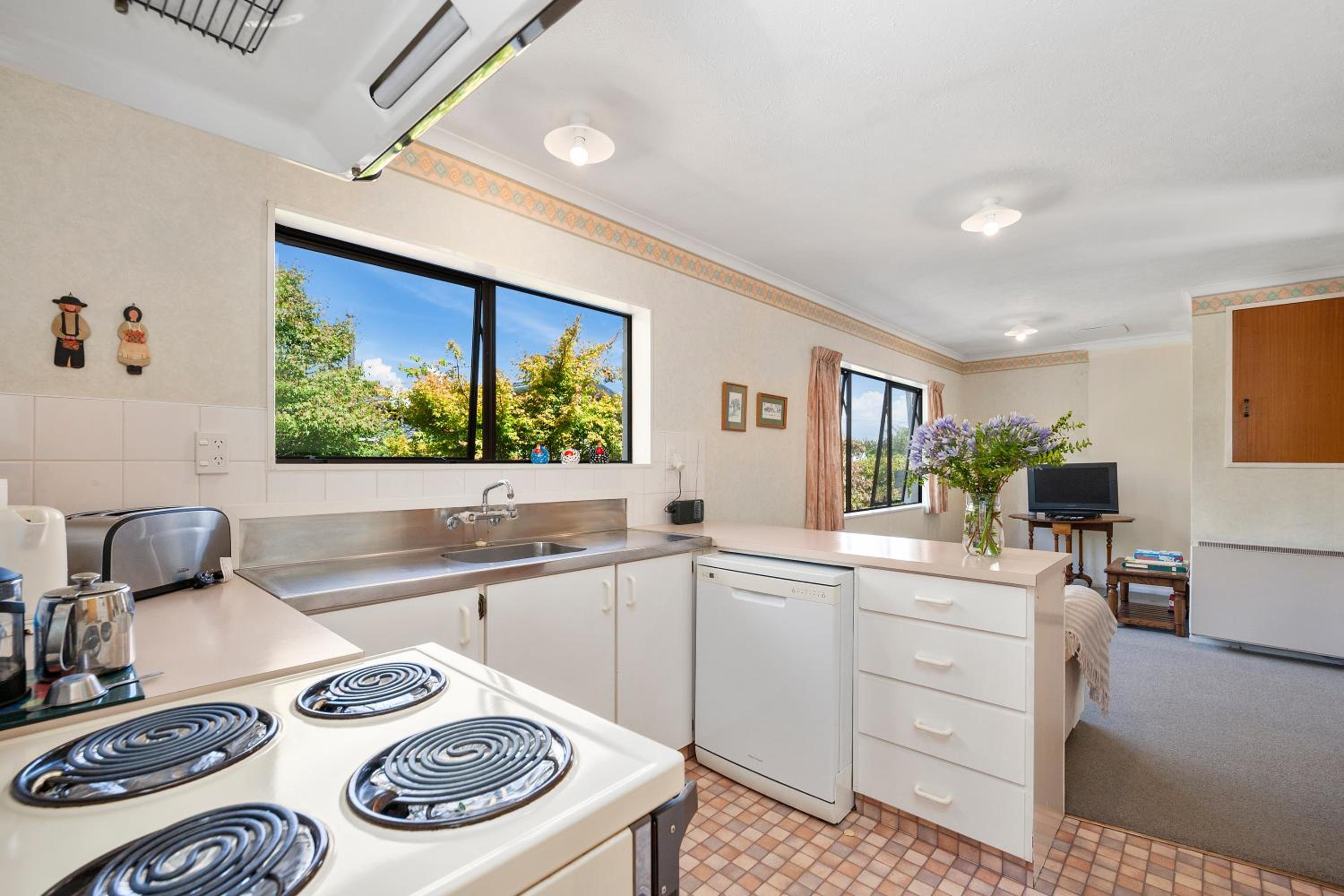 Lake Vista at Two Mile Bay- Taupo Central Home