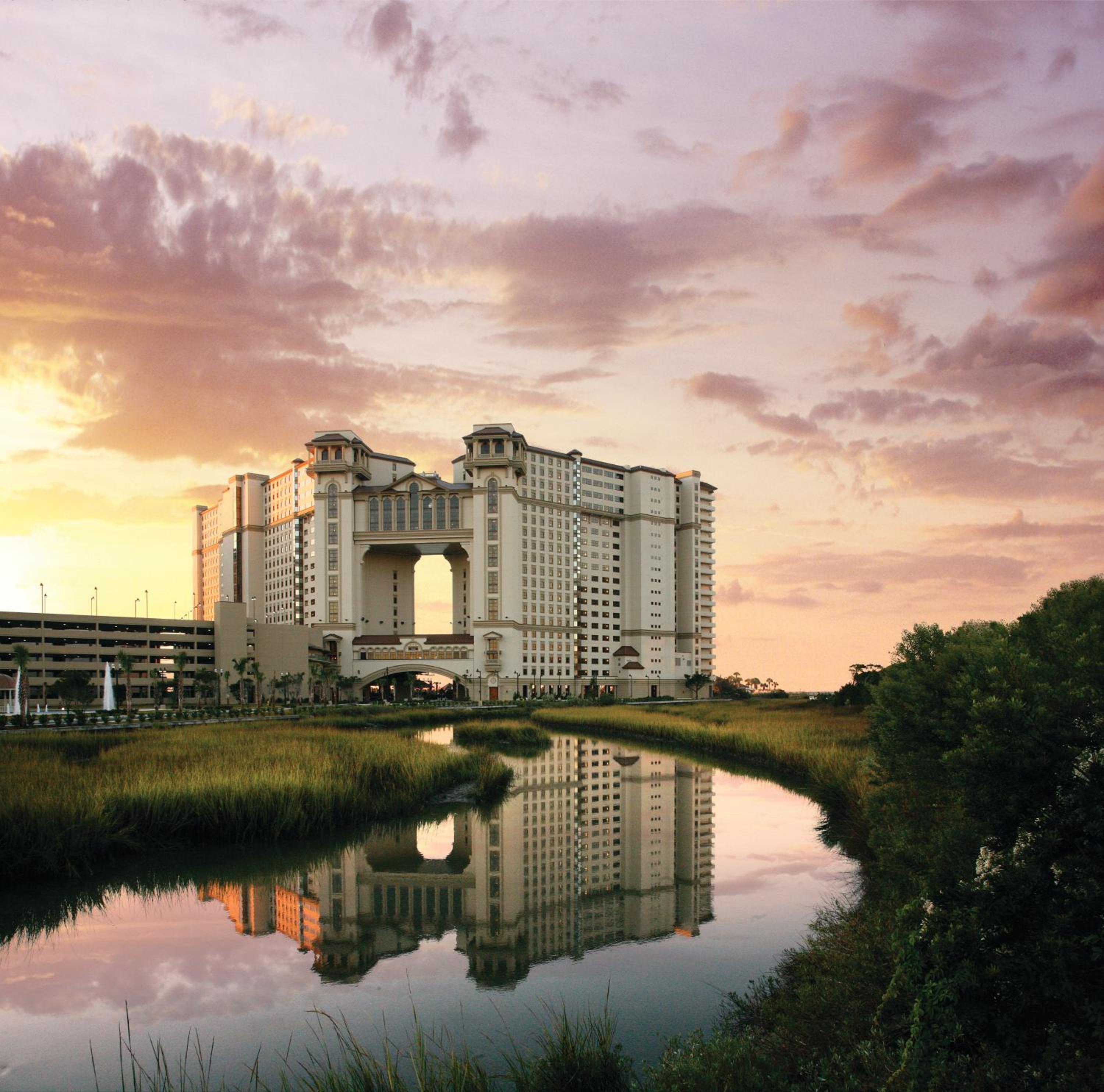 Hotel North Beach Resort & Villas - Image 1