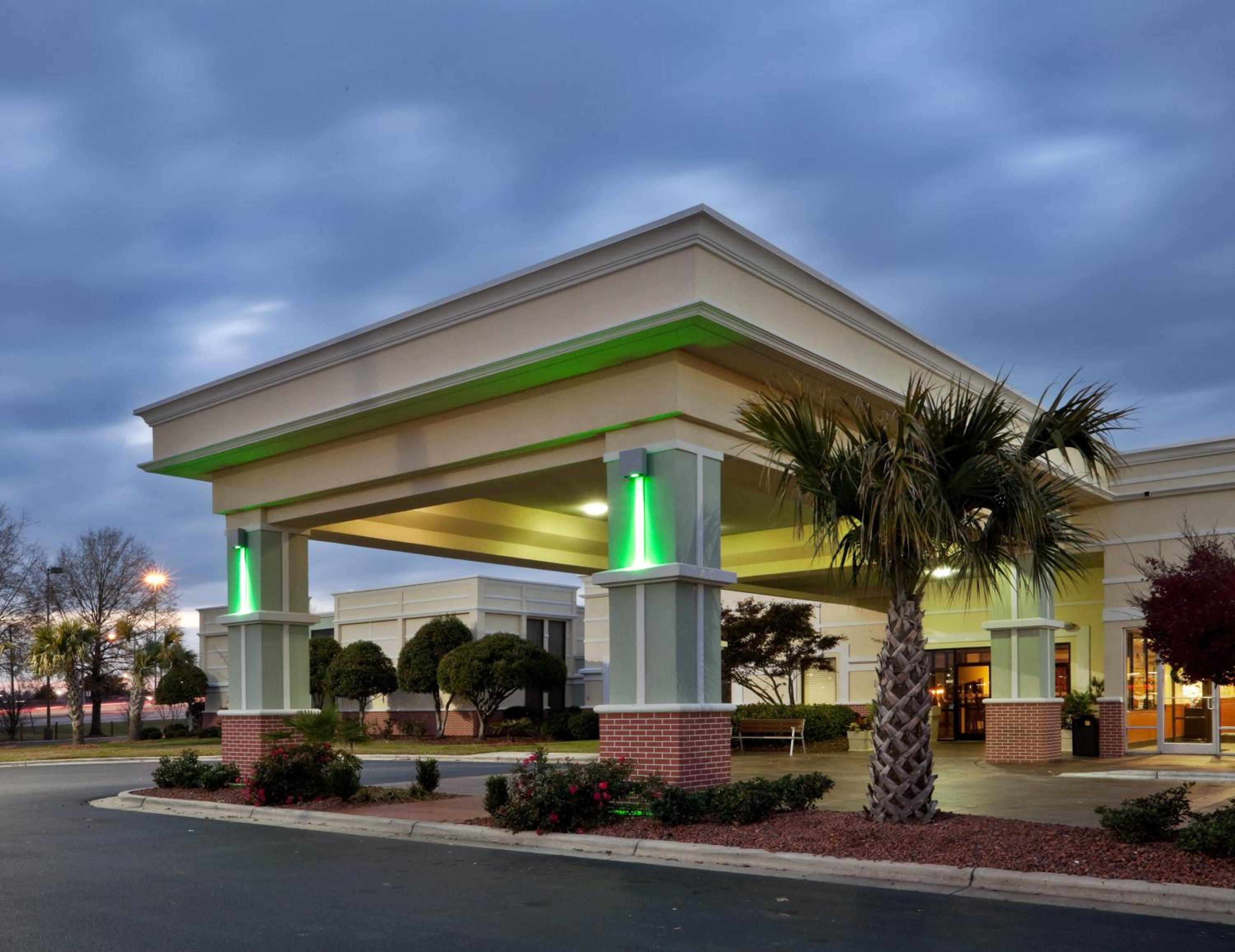 Lumberton Vacations - Holiday Inn Lumberton, an IHG Hotel - Property Image 1