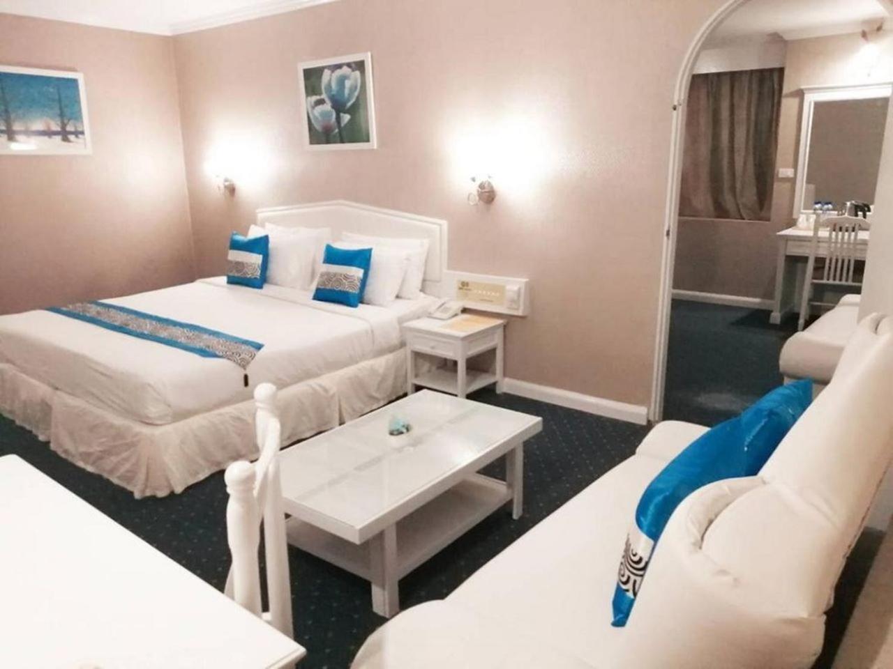Bay Hotel Srinakarin