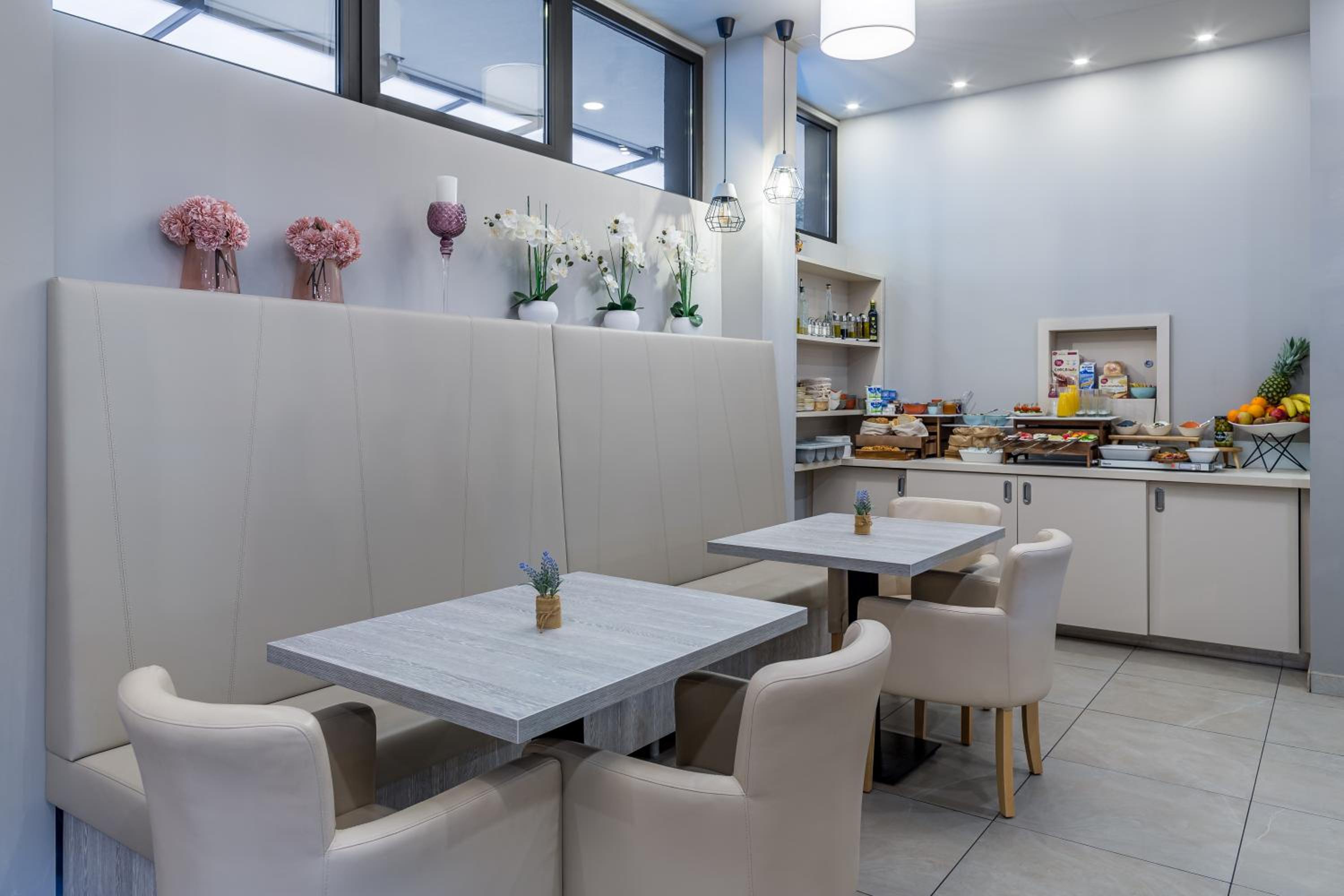 Apartments & Rooms Preelook